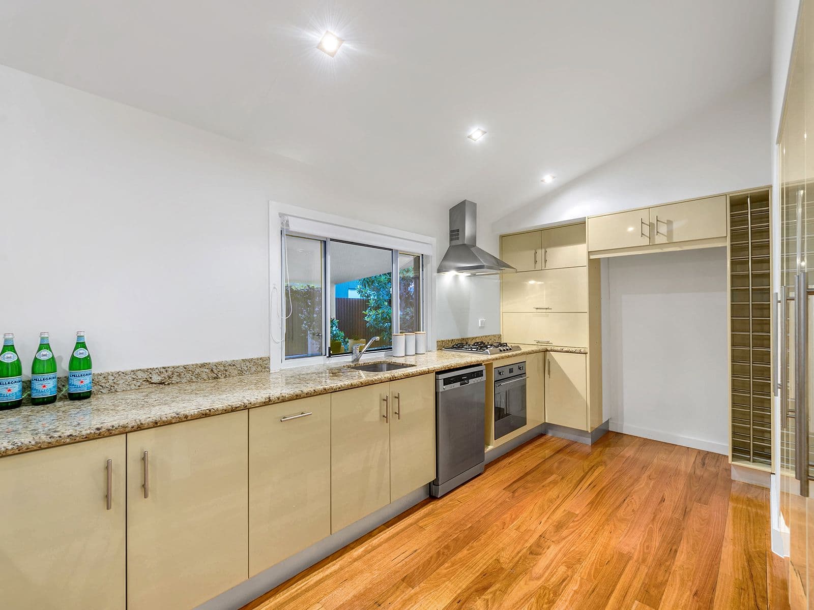 62 Duncan Street, Wynnum West QLD 4178, Wynnum West - Thumbnail 3
