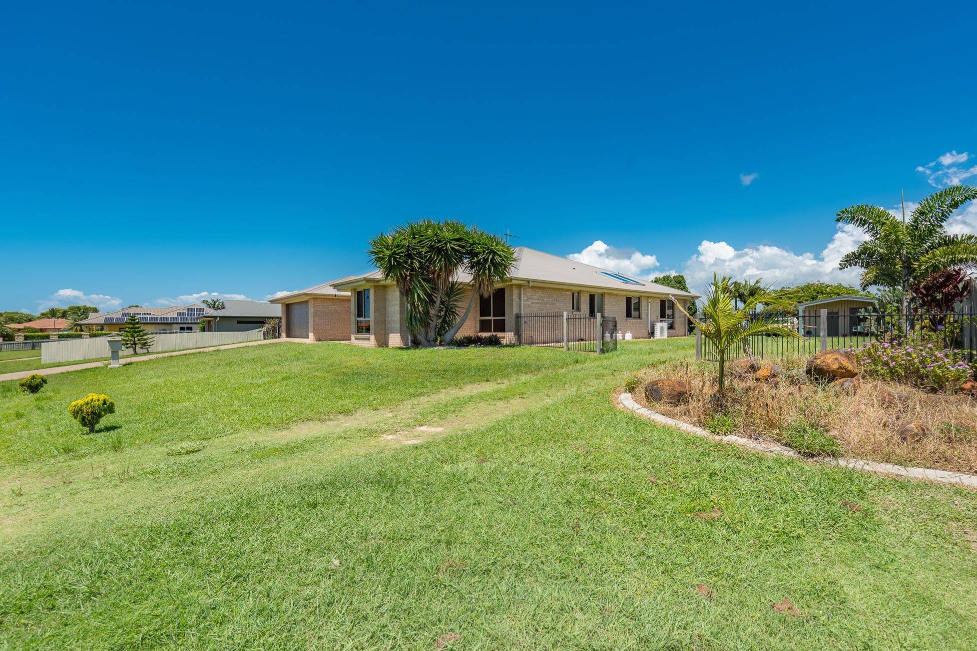 4 Davin Place, Coral Cove QLD 4670, Coral Cove - Thumbnail 2