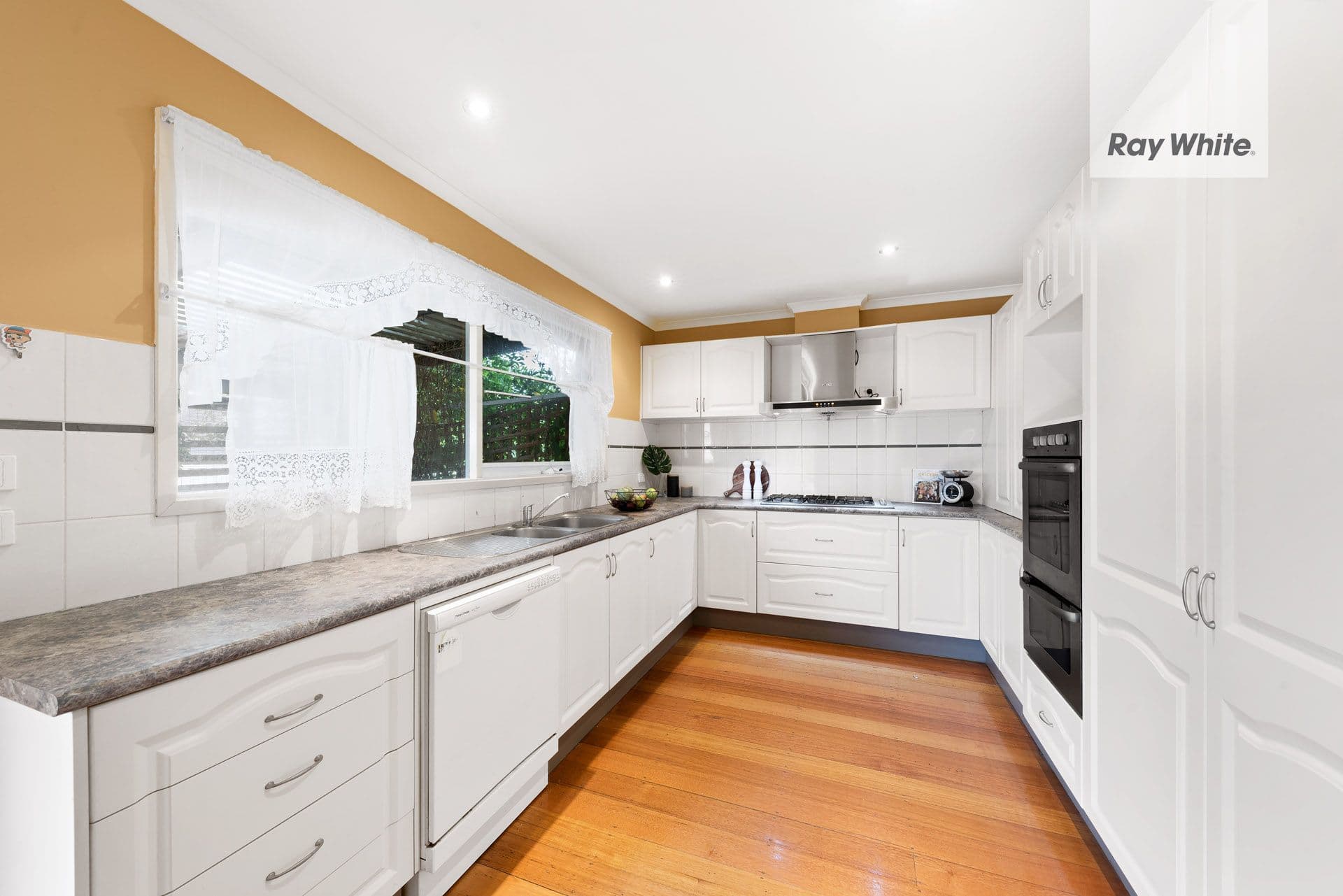 2 Todman Close, Mill Park VIC 3082, Mill Park - Thumbnail 4