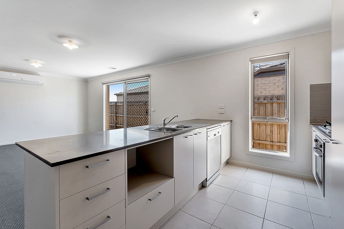 8 Stringybark Avenue, Wallan VIC 3756, Wallan - Thumbnail 4