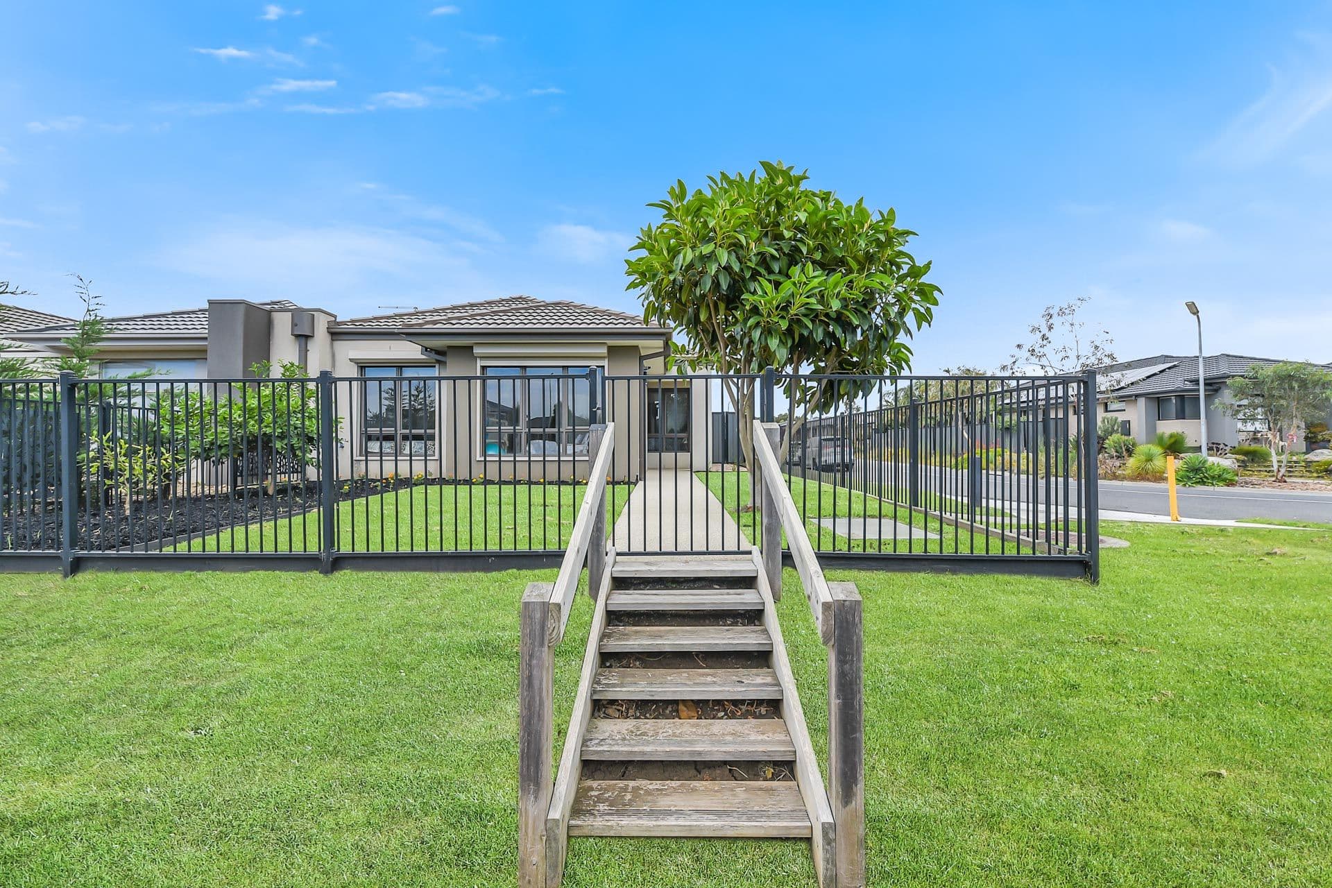 1 Comtois Lane, Clyde North VIC 3978, Clyde North - Thumbnail 2