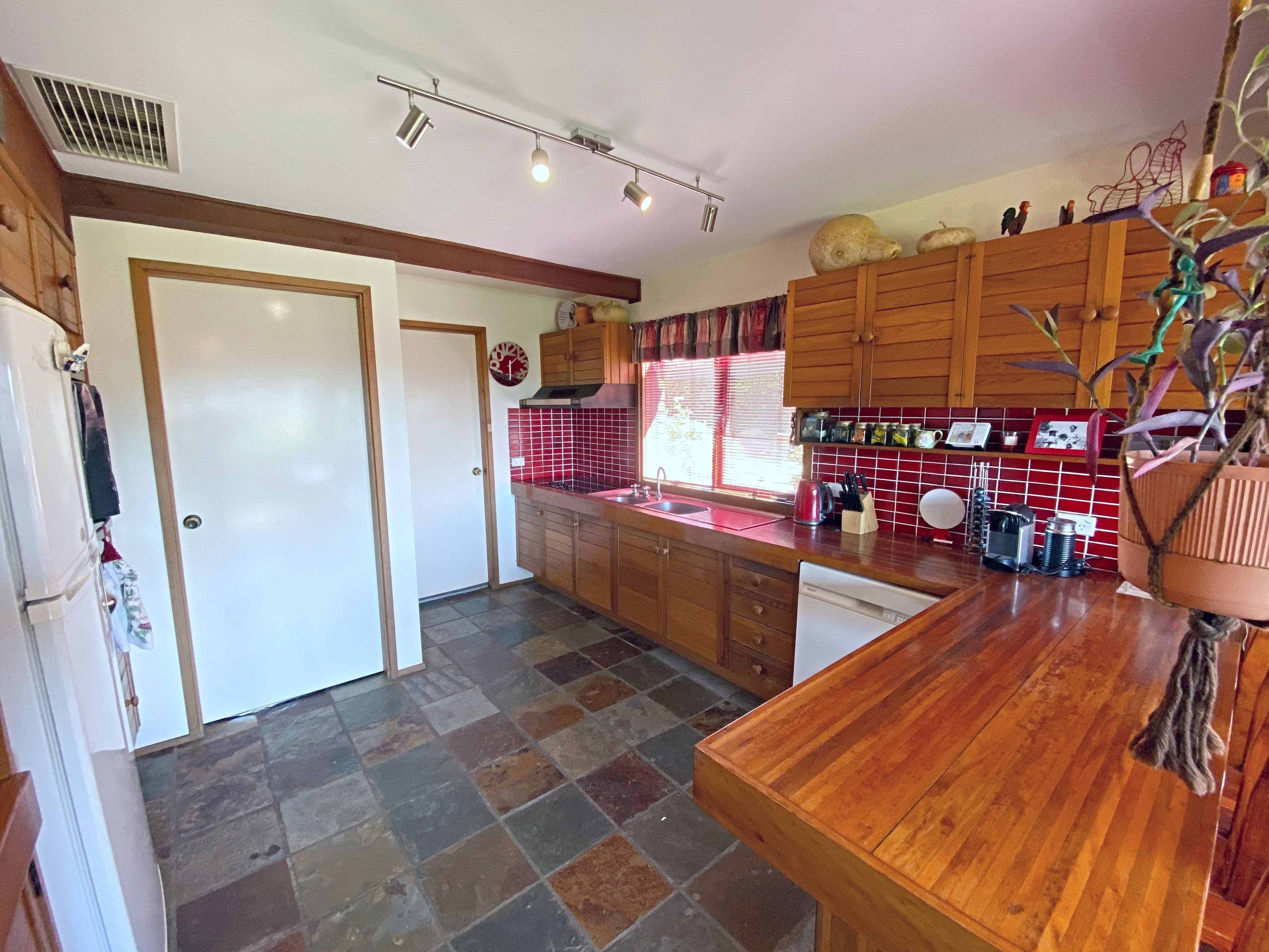 28 Lawrence Street, Cootamundra NSW 2590, Cootamundra - Thumbnail 3