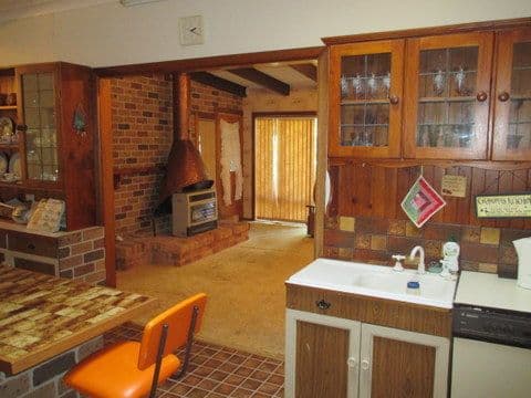 62 Cunningham Street, URANGAN QLD 4655, Urangan - Thumbnail 5