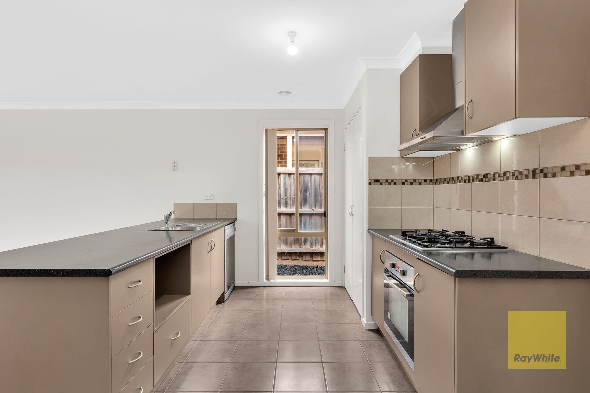 35 Holland Crescent, Truganina VIC 3029, Truganina - Thumbnail 5