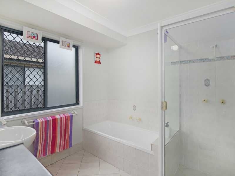 2 Tipuana Drive, Elanora QLD 4221, Elanora - Thumbnail 5