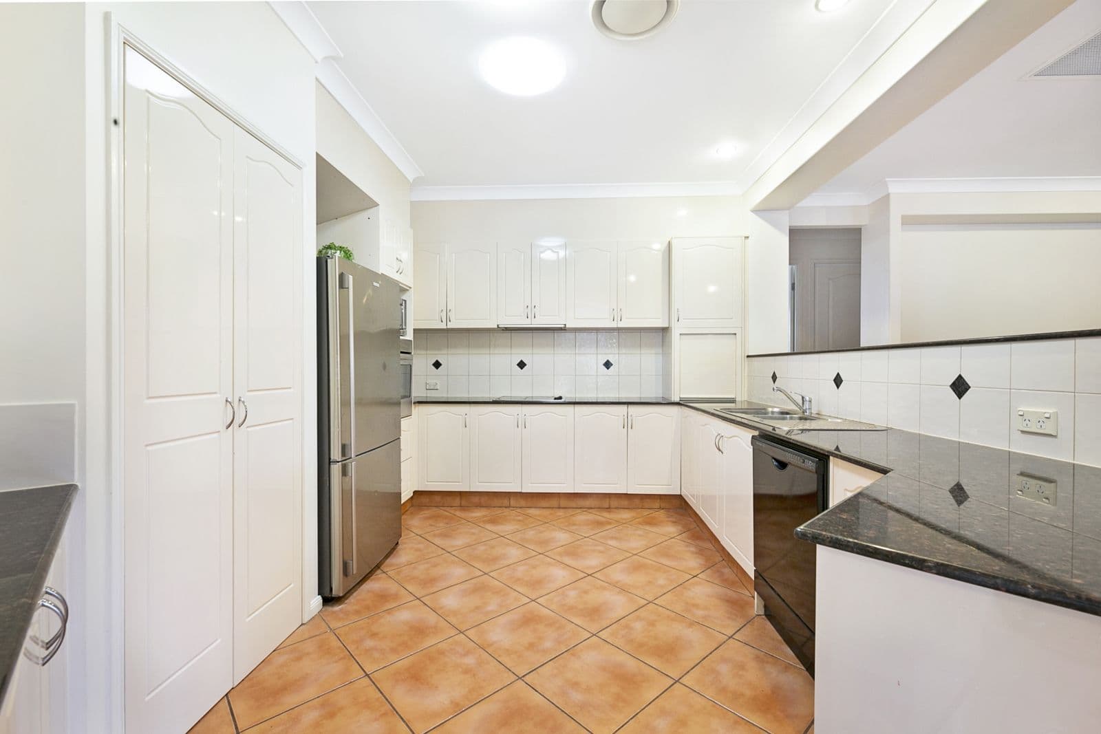 12 London Chase, Arundel QLD 4214, Arundel - Thumbnail 4
