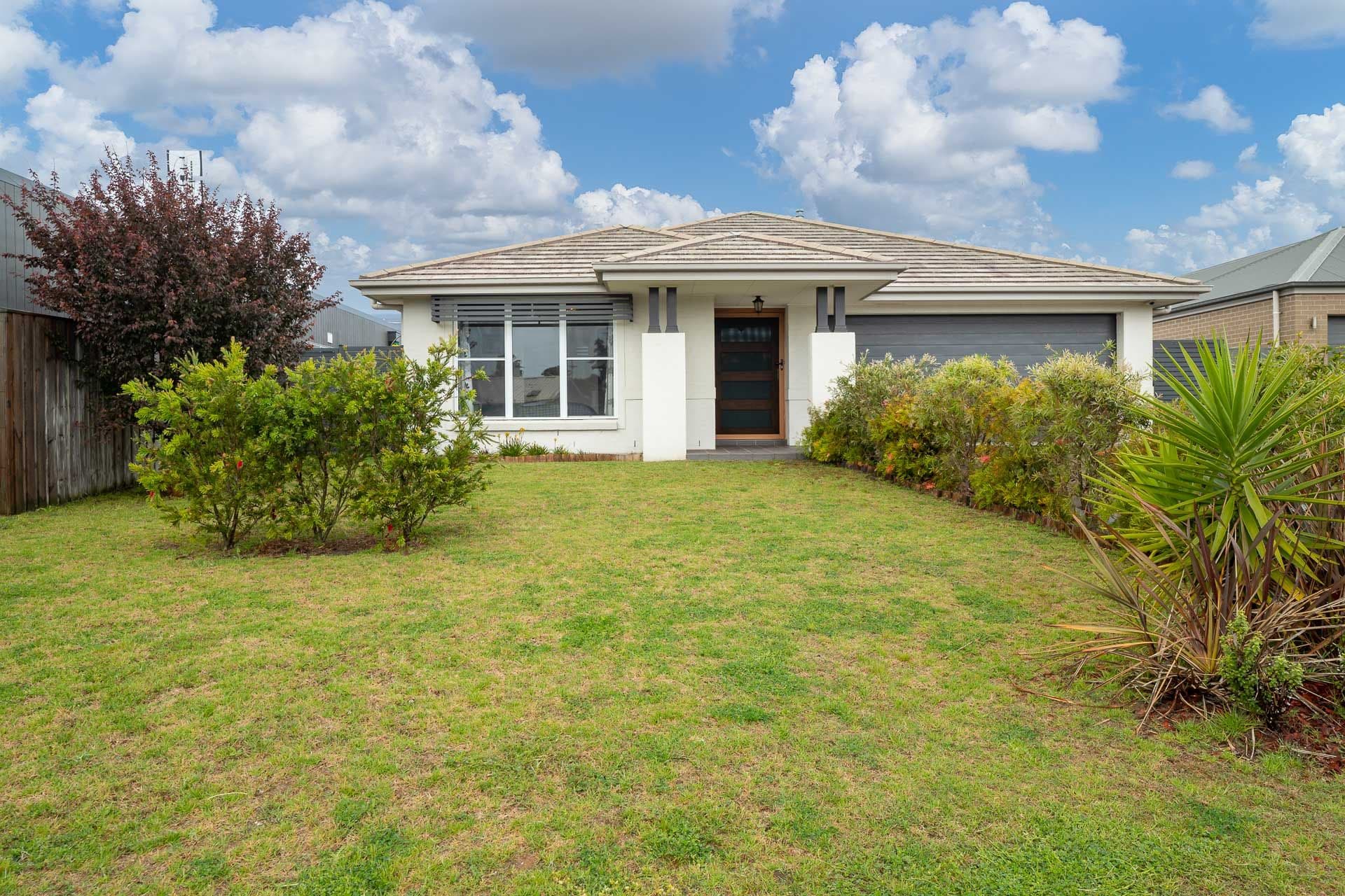8 Red Hill Parade, Tomakin - Image 1