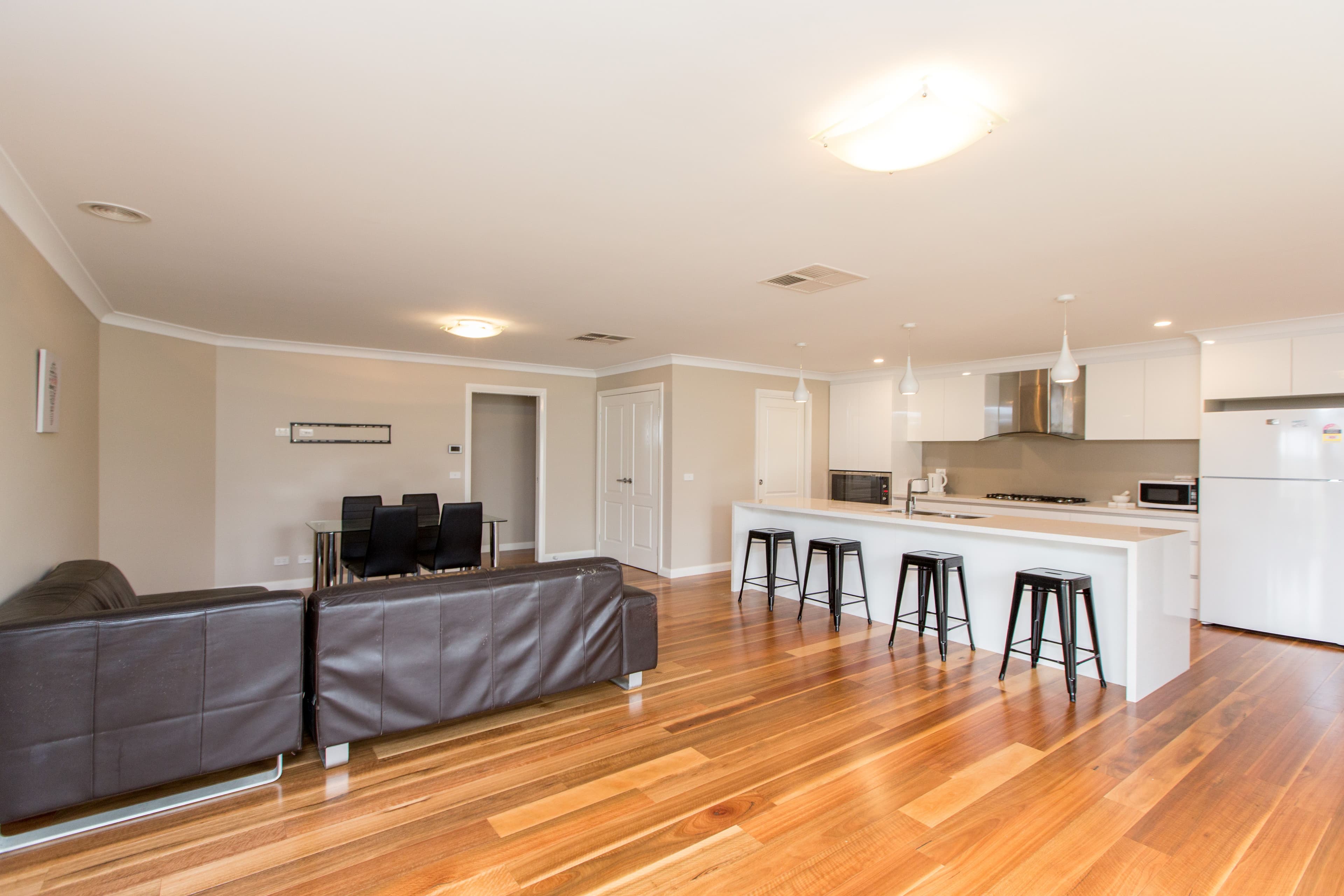 1 Whitten Avenue, Boorooma - Thumbnail 8