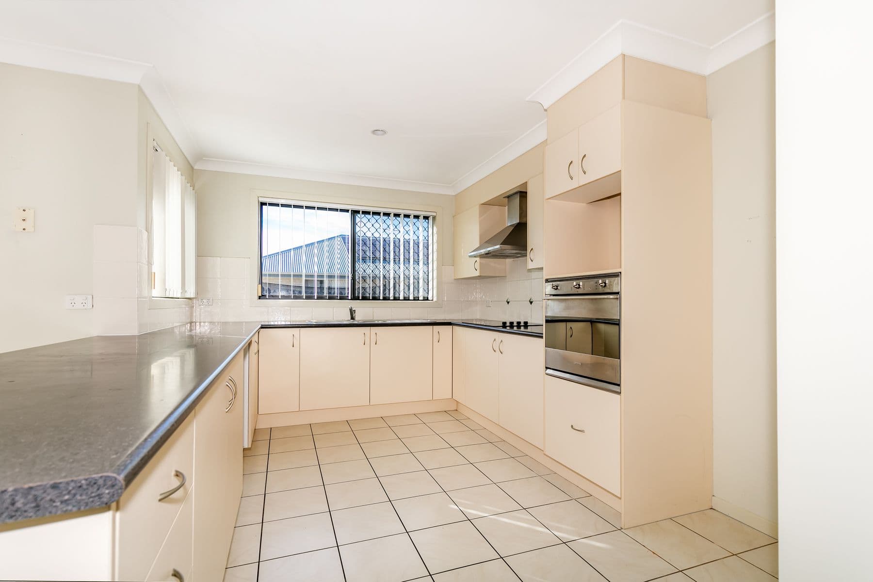 11 Lake Wivenhoe Court, Logan Reserve QLD 4133, Logan Reserve - Thumbnail 3