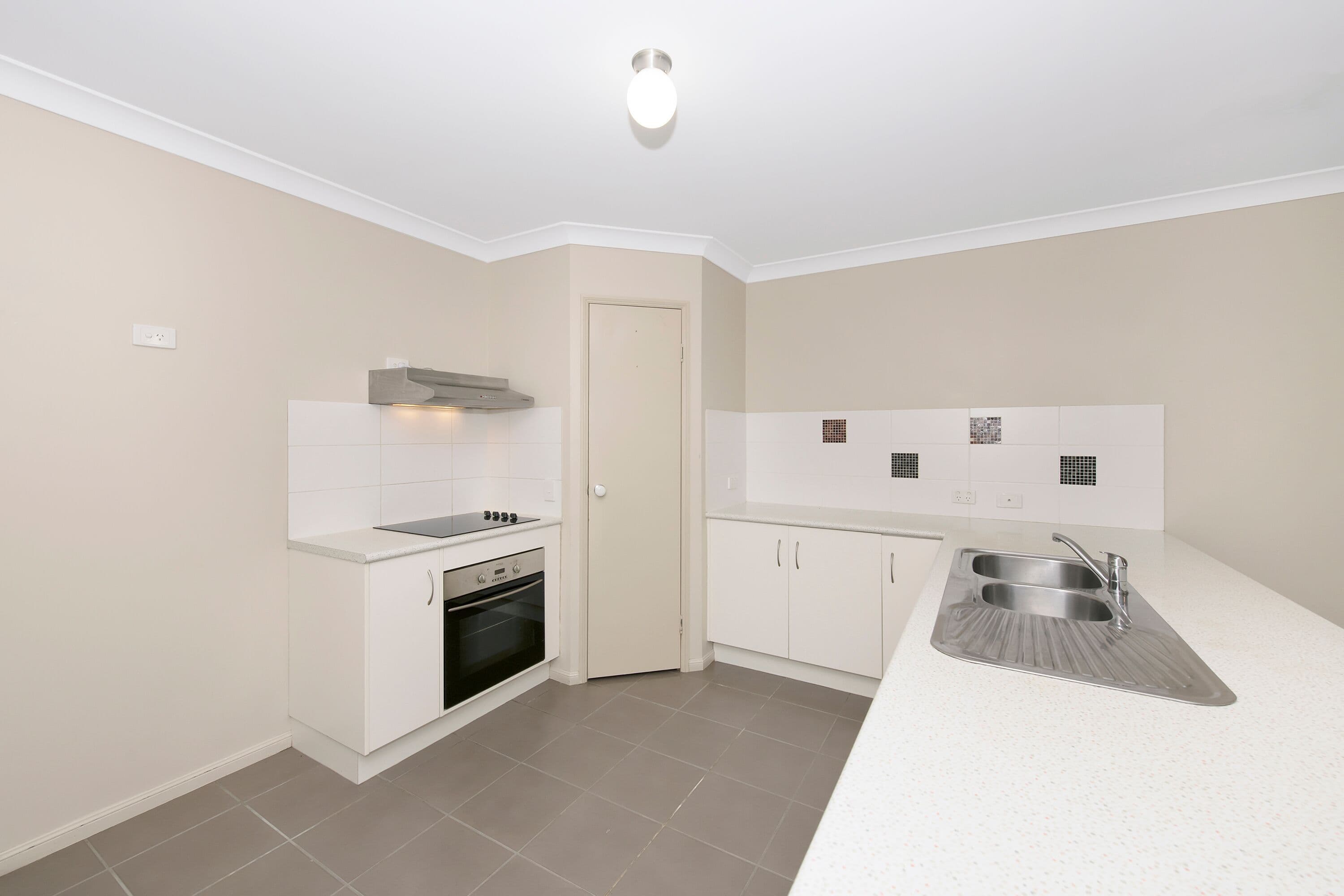 8 Abbott Street, Oonoonba QLD 4811, Oonoonba - Thumbnail 3