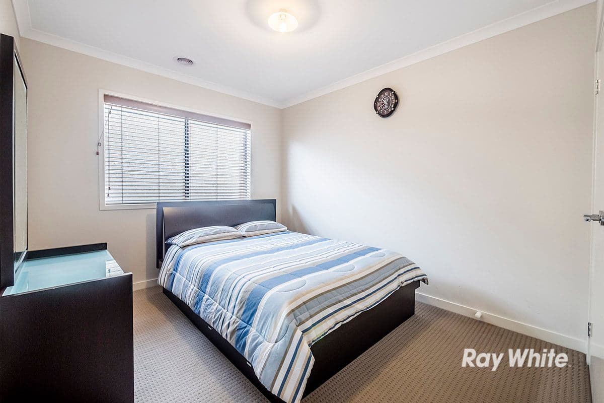 10 Brocker Street, Clyde North VIC 3978, Clyde North - Thumbnail 2