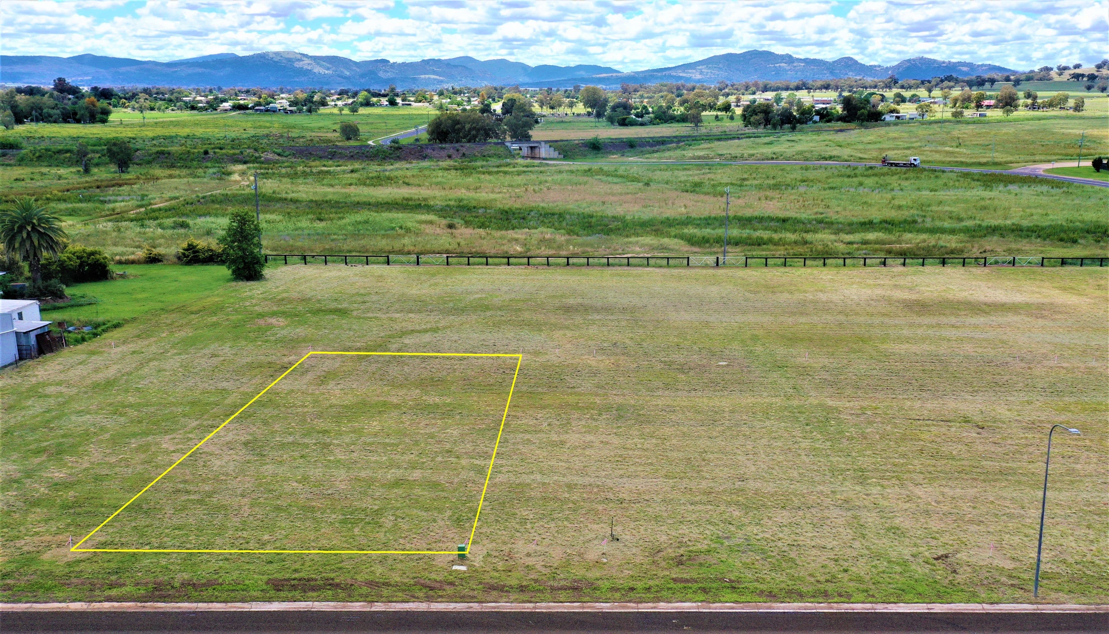 35 Robey Avenue, Quirindi NSW 2343, Quirindi - Thumbnail 2