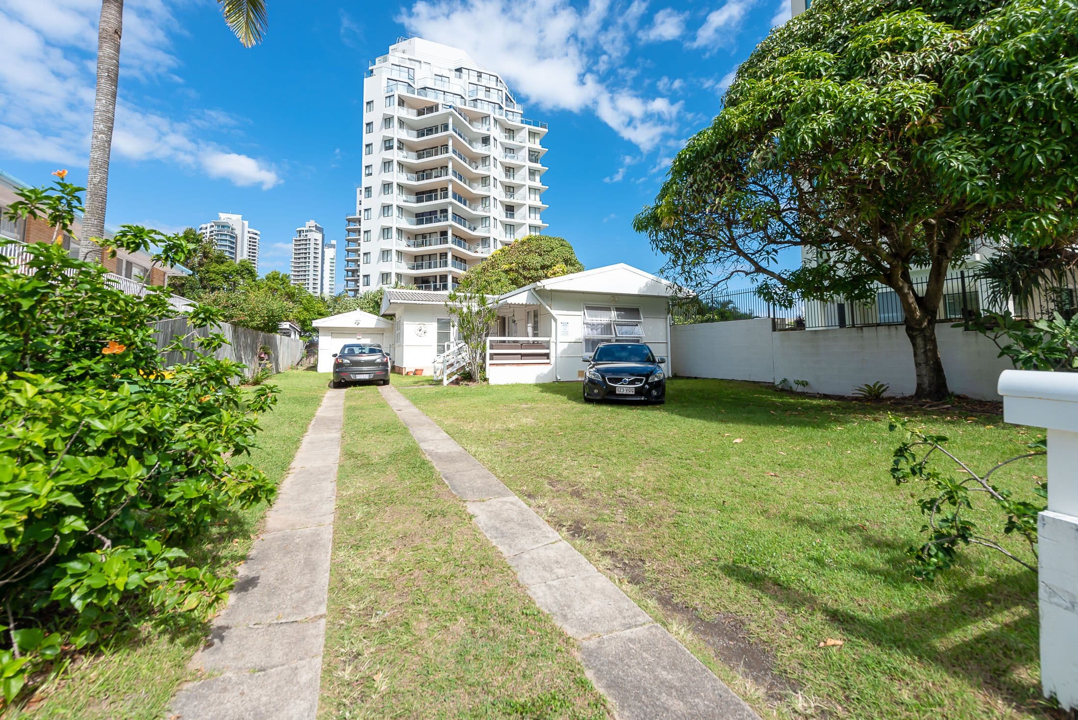 18 Hughes Avenue, Main Beach QLD 4217, Main Beach - Thumbnail 4