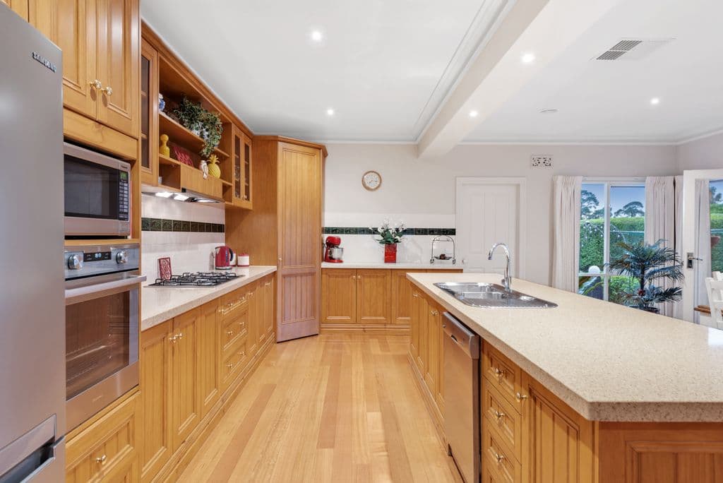 2 Pinehill Way, Doreen VIC 3754, Doreen - Thumbnail 2