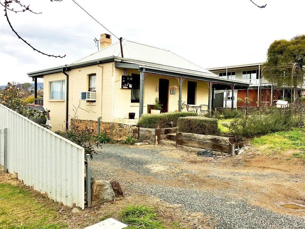42 Carey Street, Tumut - Thumbnail 2