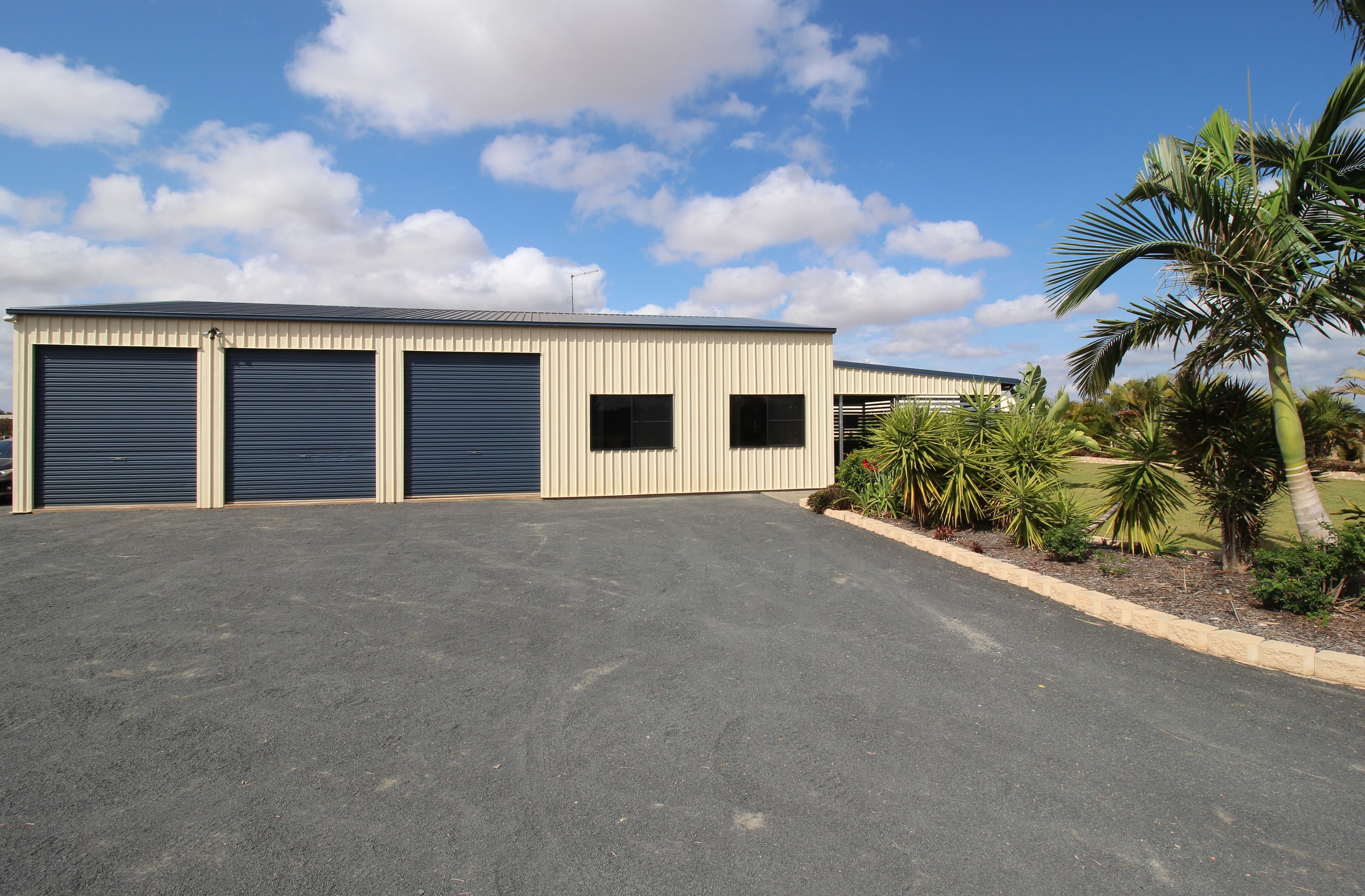 9 Bottle Tree Road, Emerald QLD 4720, Emerald - Thumbnail 2