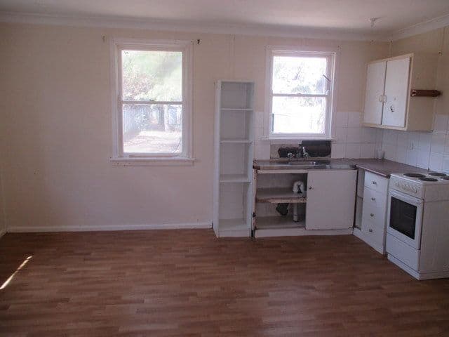 10 Greene Avenue, Coonamble - Thumbnail 2