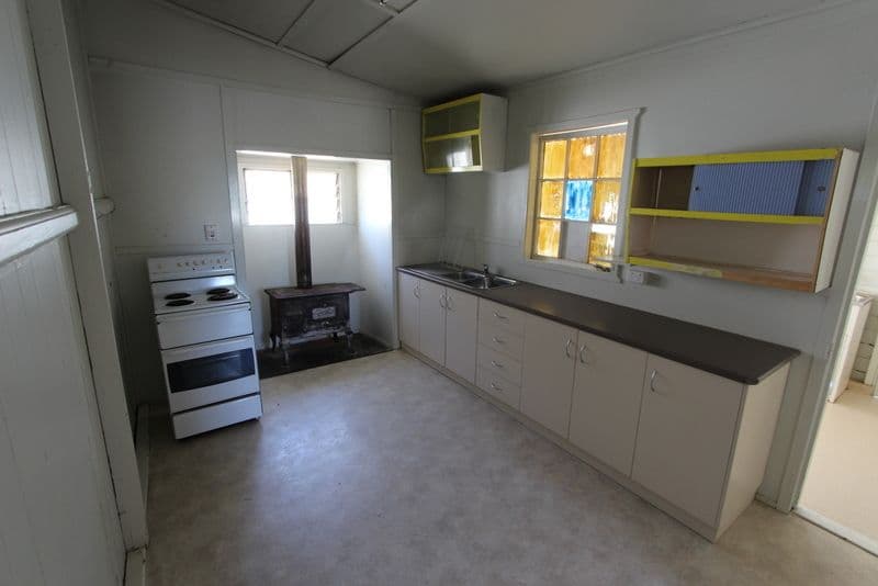 11 Ridgeway Street, Charleville QLD 4470, Charleville - Thumbnail 2