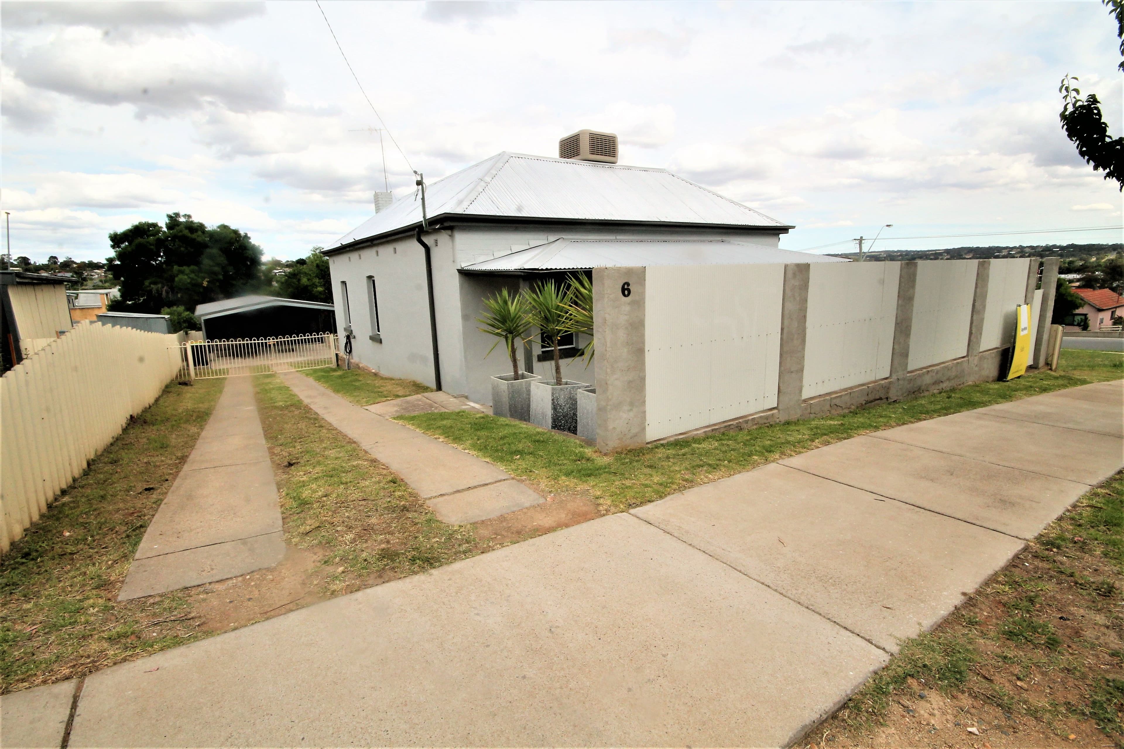 6 Elizabeth Street, Young - Image 1
