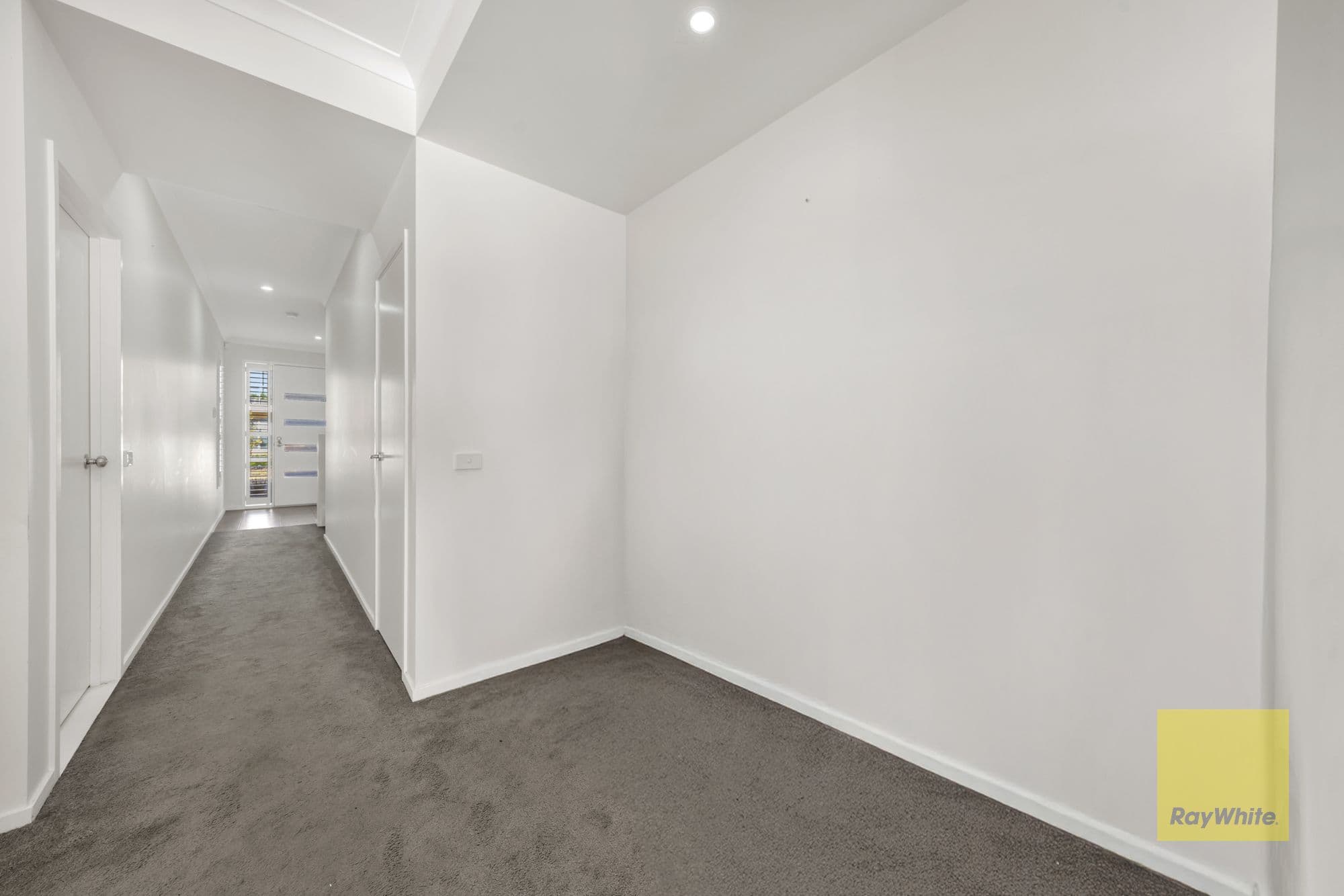 7 Broadbeach Circuit, Point Cook VIC 3030, Point Cook - Thumbnail 3