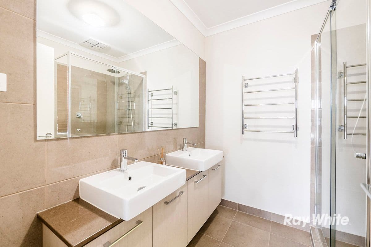 10 Brocker Street, Clyde North VIC 3978, Clyde North - Thumbnail 3