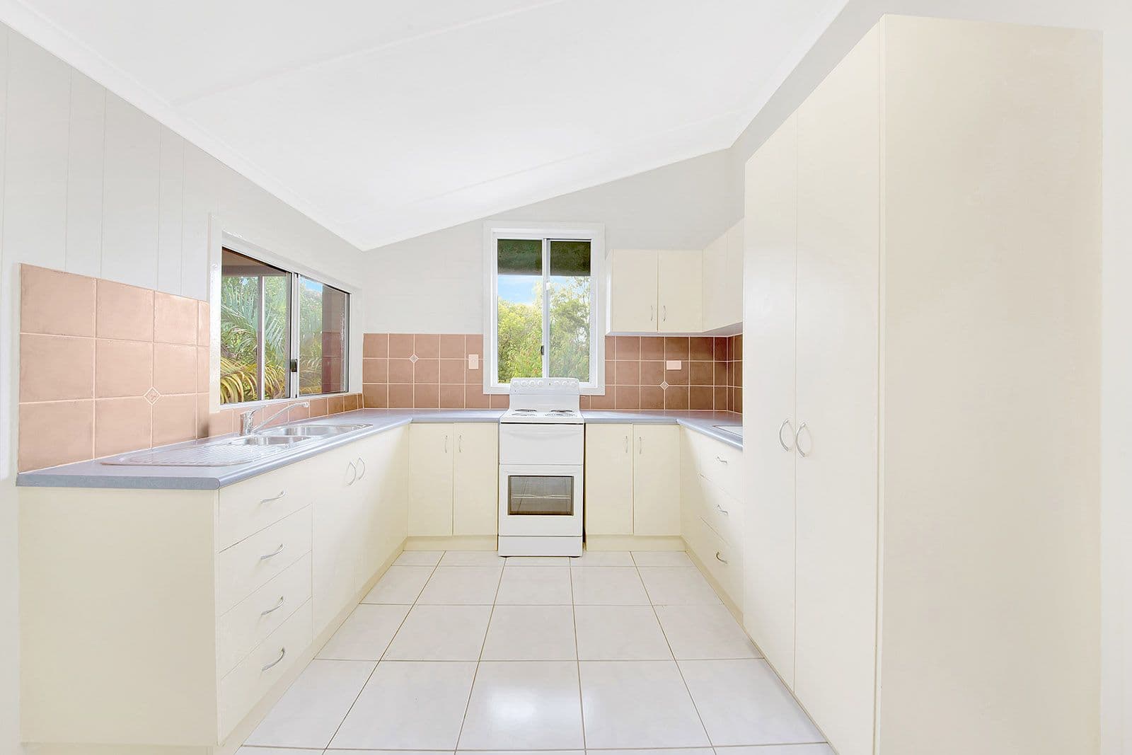 36a Kent Street, West Gladstone QLD 4680, West Gladstone - Thumbnail 6