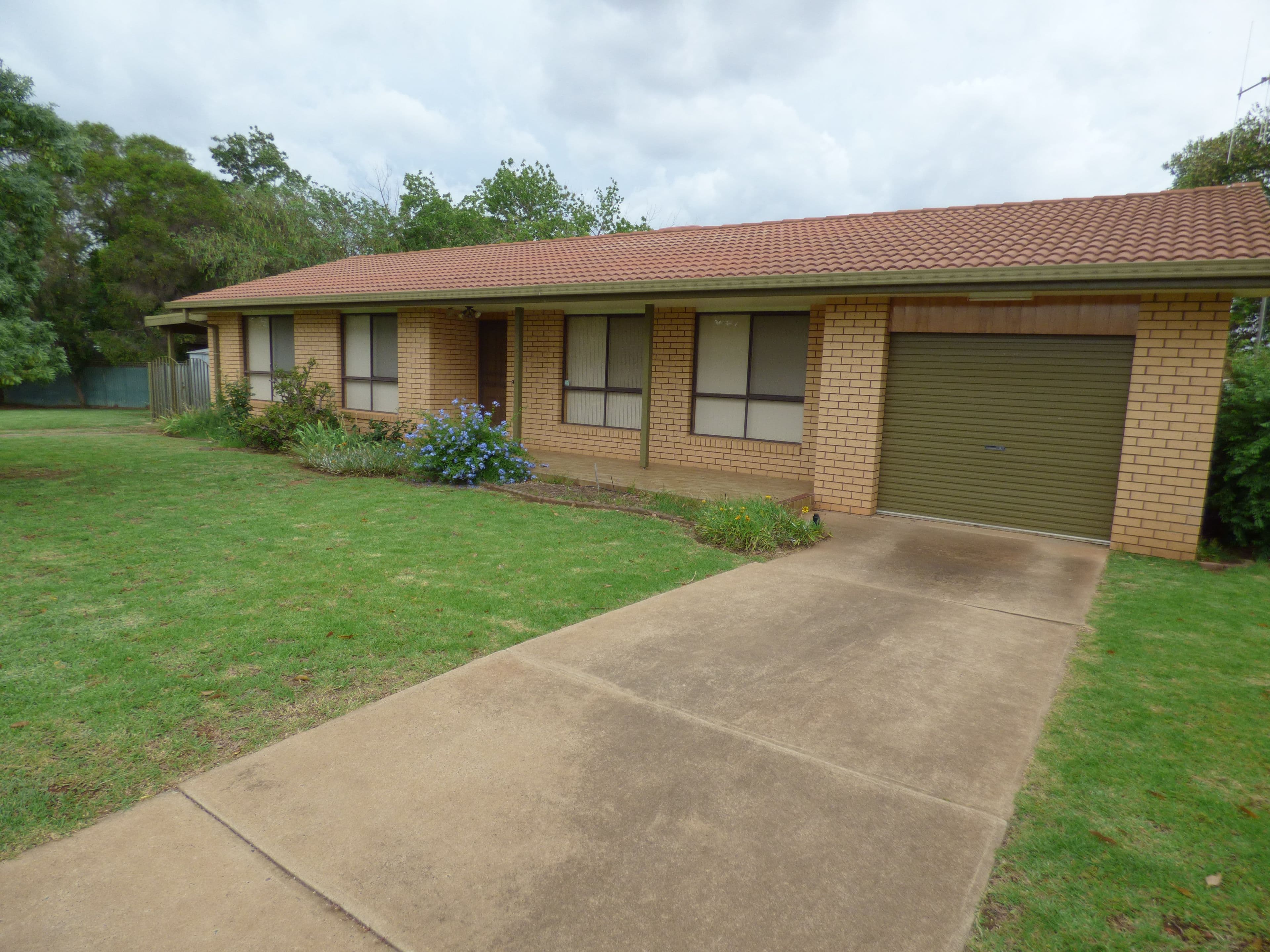 2 Blue Gum Street, Forbes - Image 1