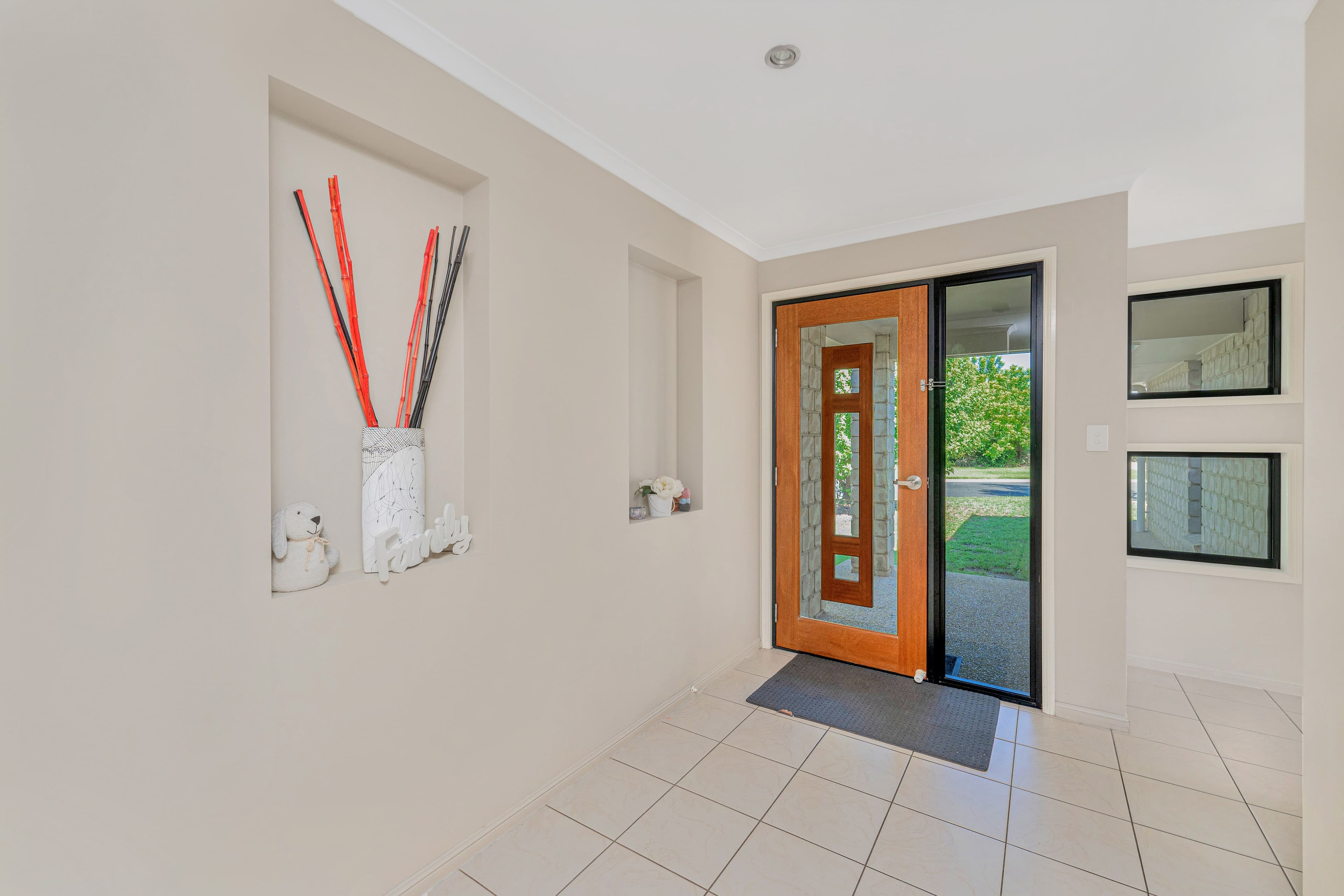 27 Haswell Street, Emerald QLD 4720, Emerald - Thumbnail 4