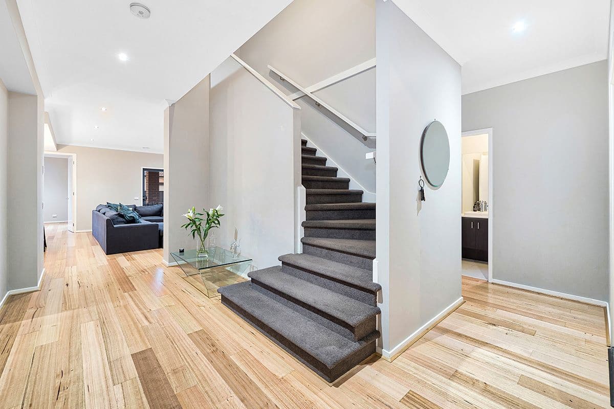 3 Hollingrove Avenue, Clyde North VIC 3978, Clyde North - Thumbnail 3