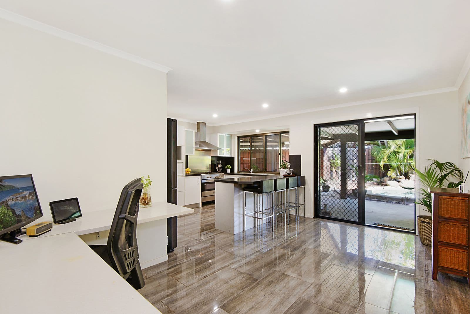 6 Wyncroft Street, Holland Park QLD 4121, Holland Park - Thumbnail 3
