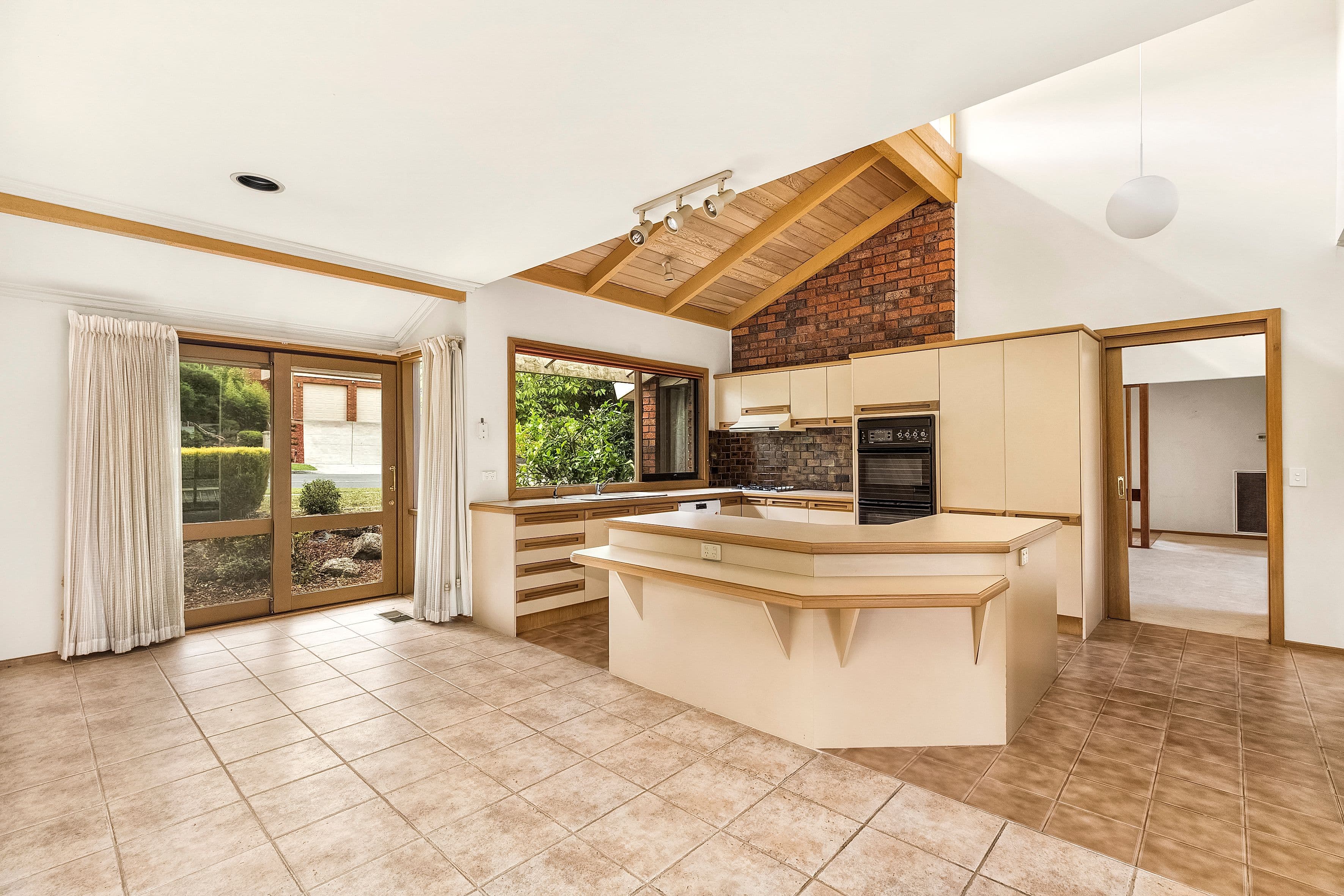 127 Grandview Road, Wheelers Hill VIC 3150, Wheelers Hill - Thumbnail 2