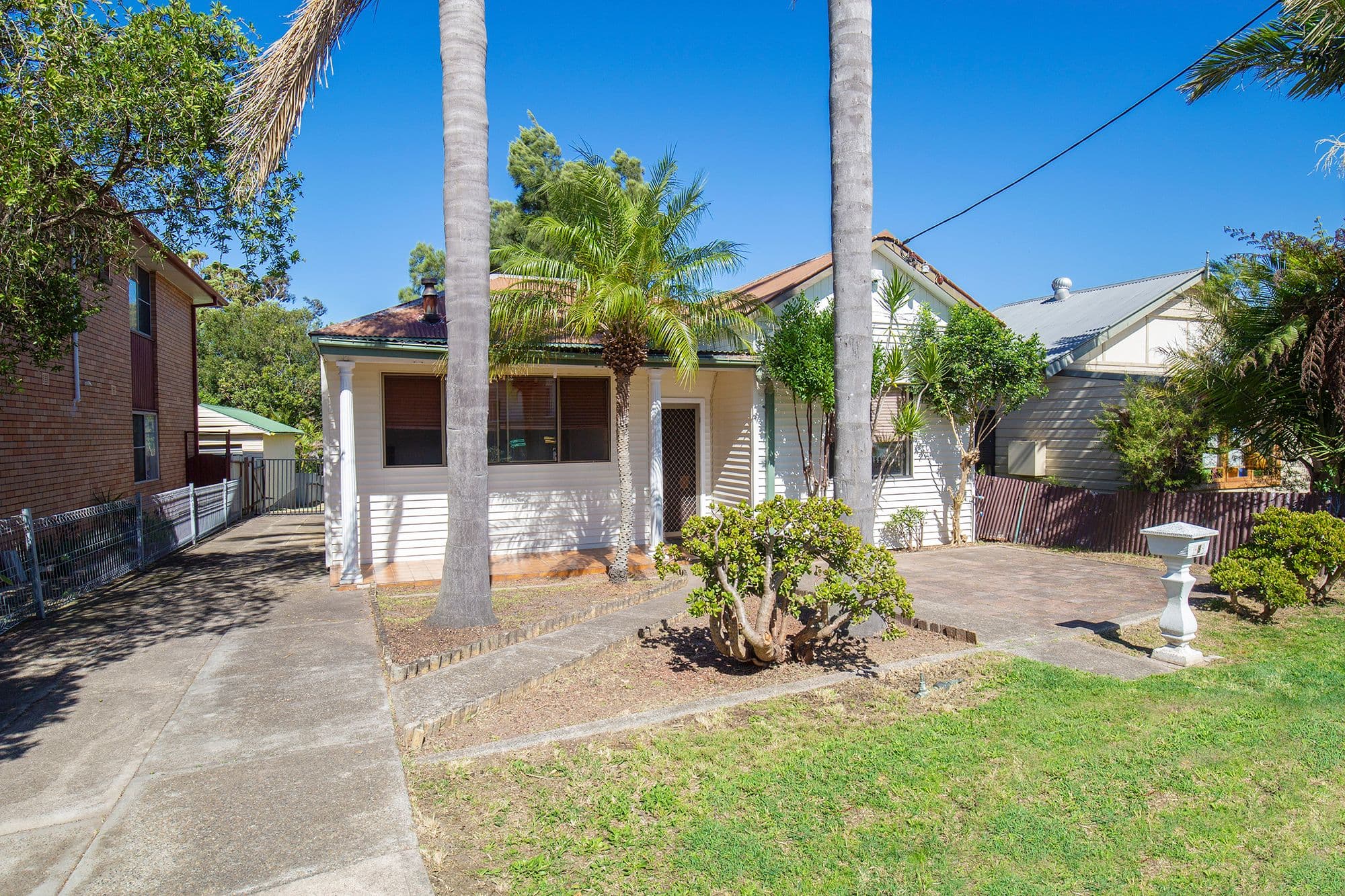 8 Rowes Lane, Cardiff Heights - Image 1