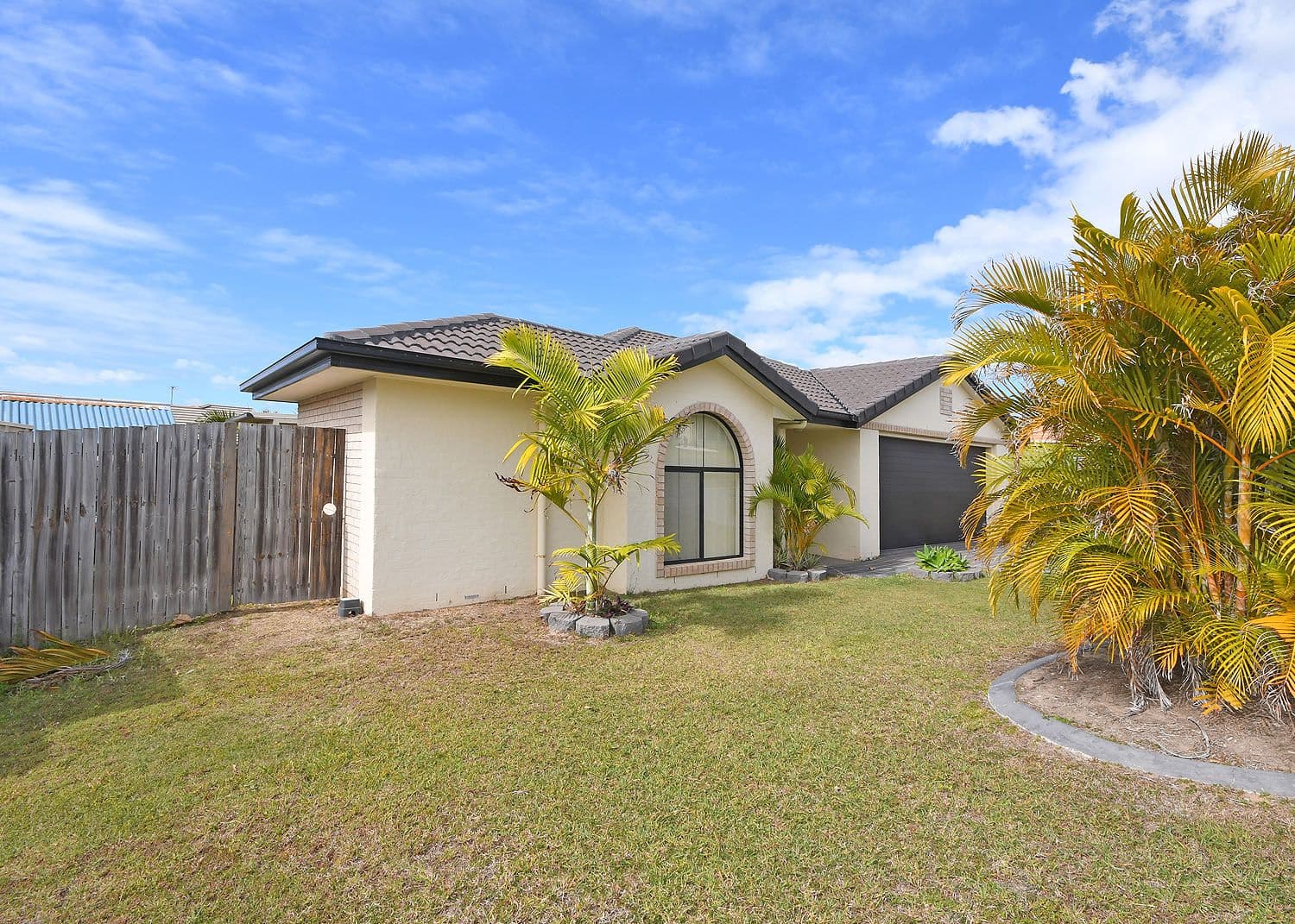 18 Bayridge Heights Drive, Nikenbah QLD 4655, Nikenbah - Thumbnail 2