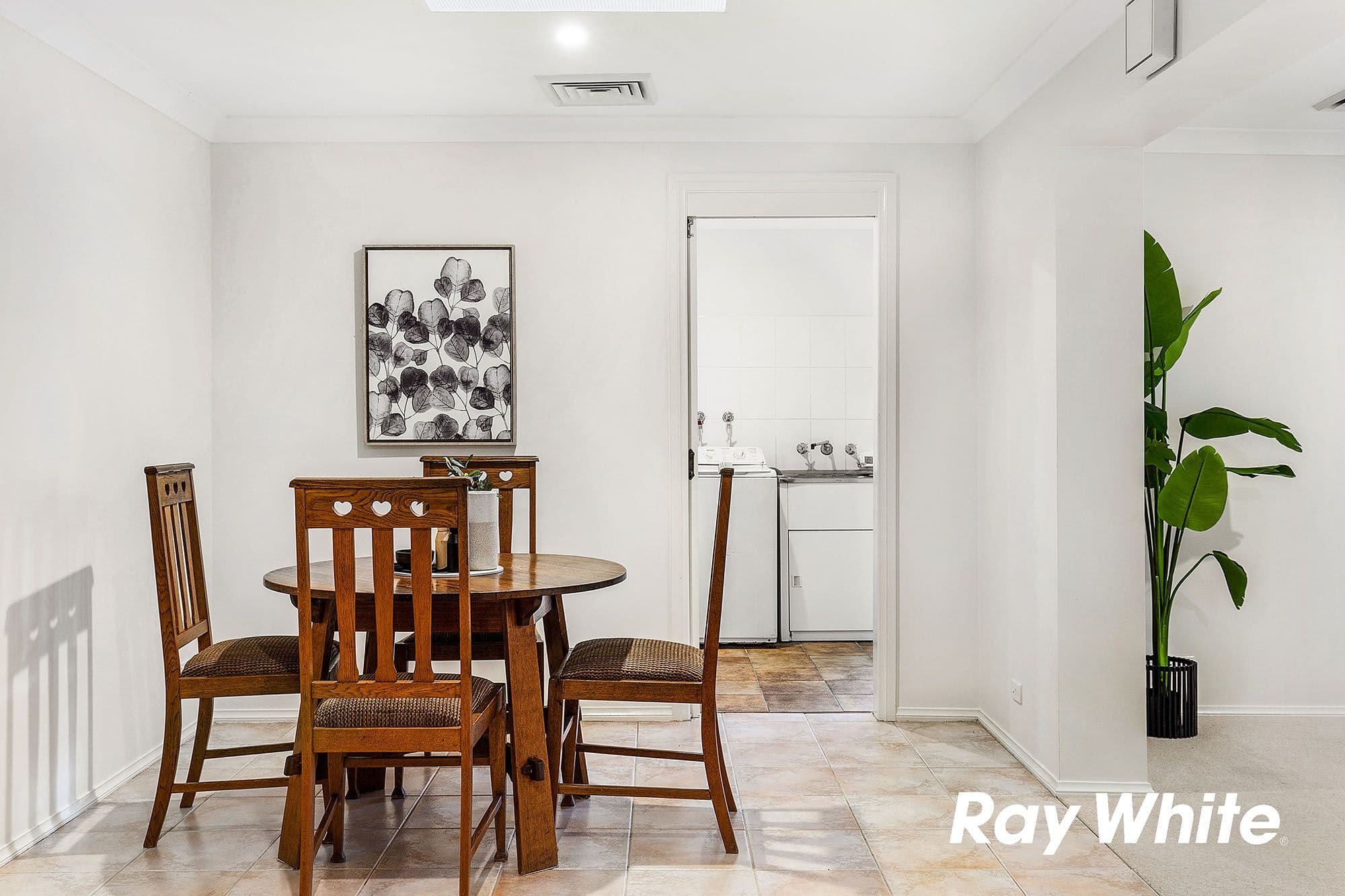 27 Chiltern Crescent, Castle Hill - Thumbnail 8