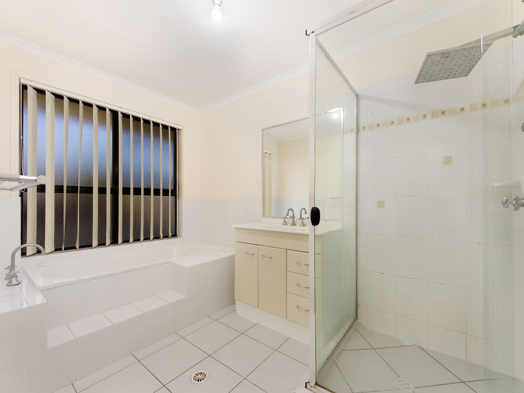9 Laughlen Chase, Pacific Pines QLD 4211, Pacific Pines - Thumbnail 8