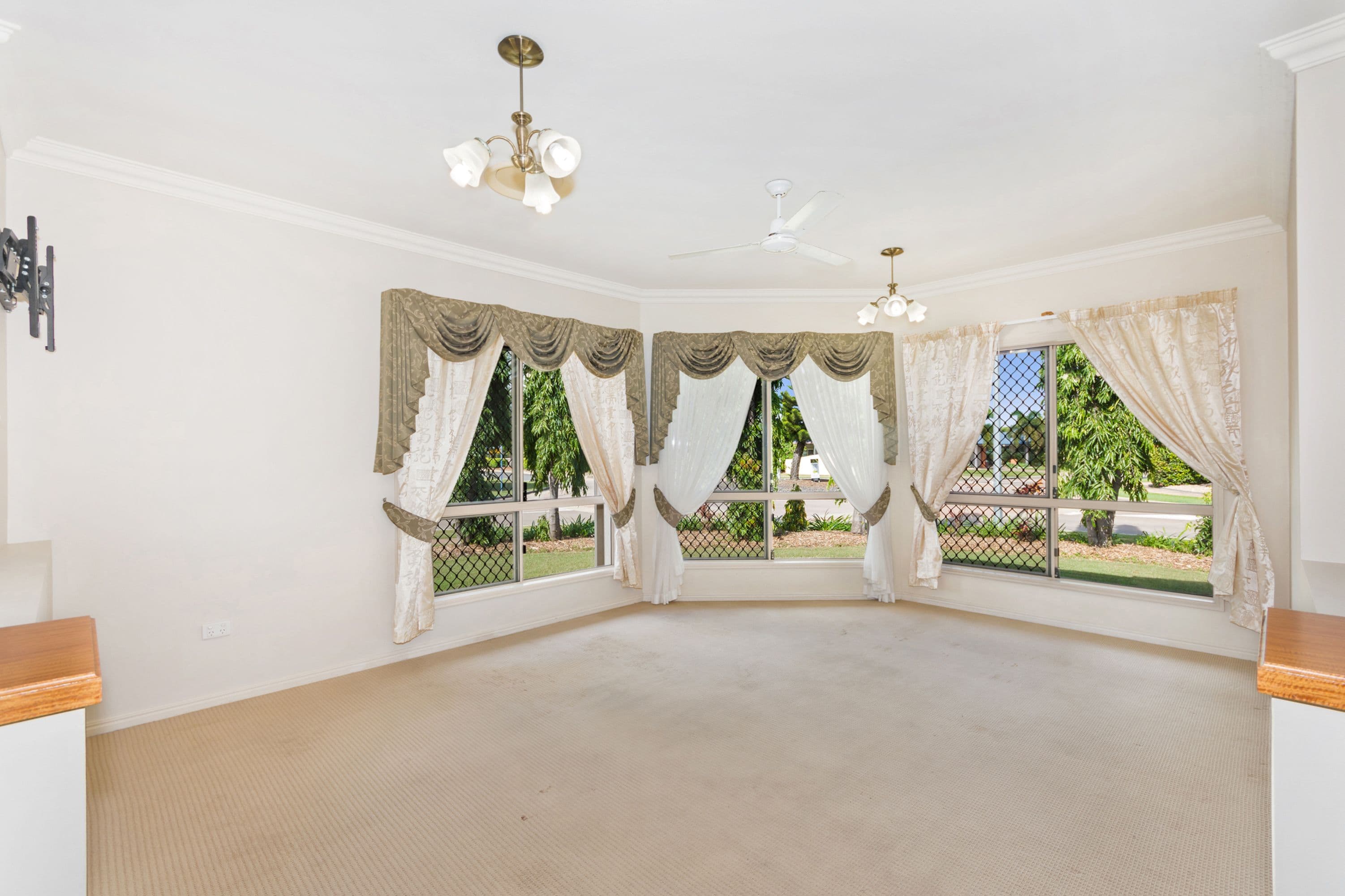 107 Thorn Street, Mount Louisa QLD 4814, Mount Louisa - Thumbnail 4