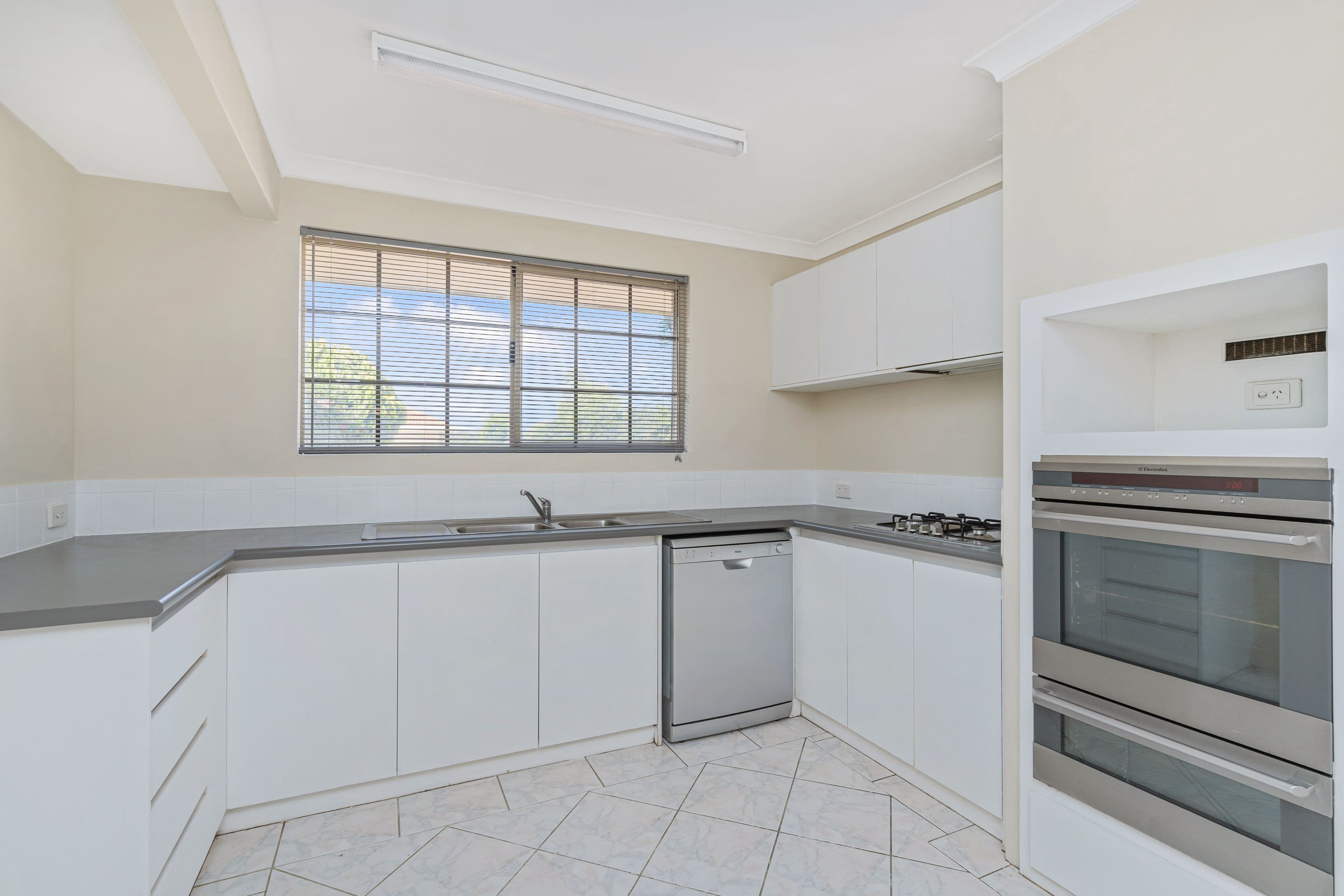 5 Davidia Lake Drive, Canning Vale WA 6155, Canning Vale - Thumbnail 5
