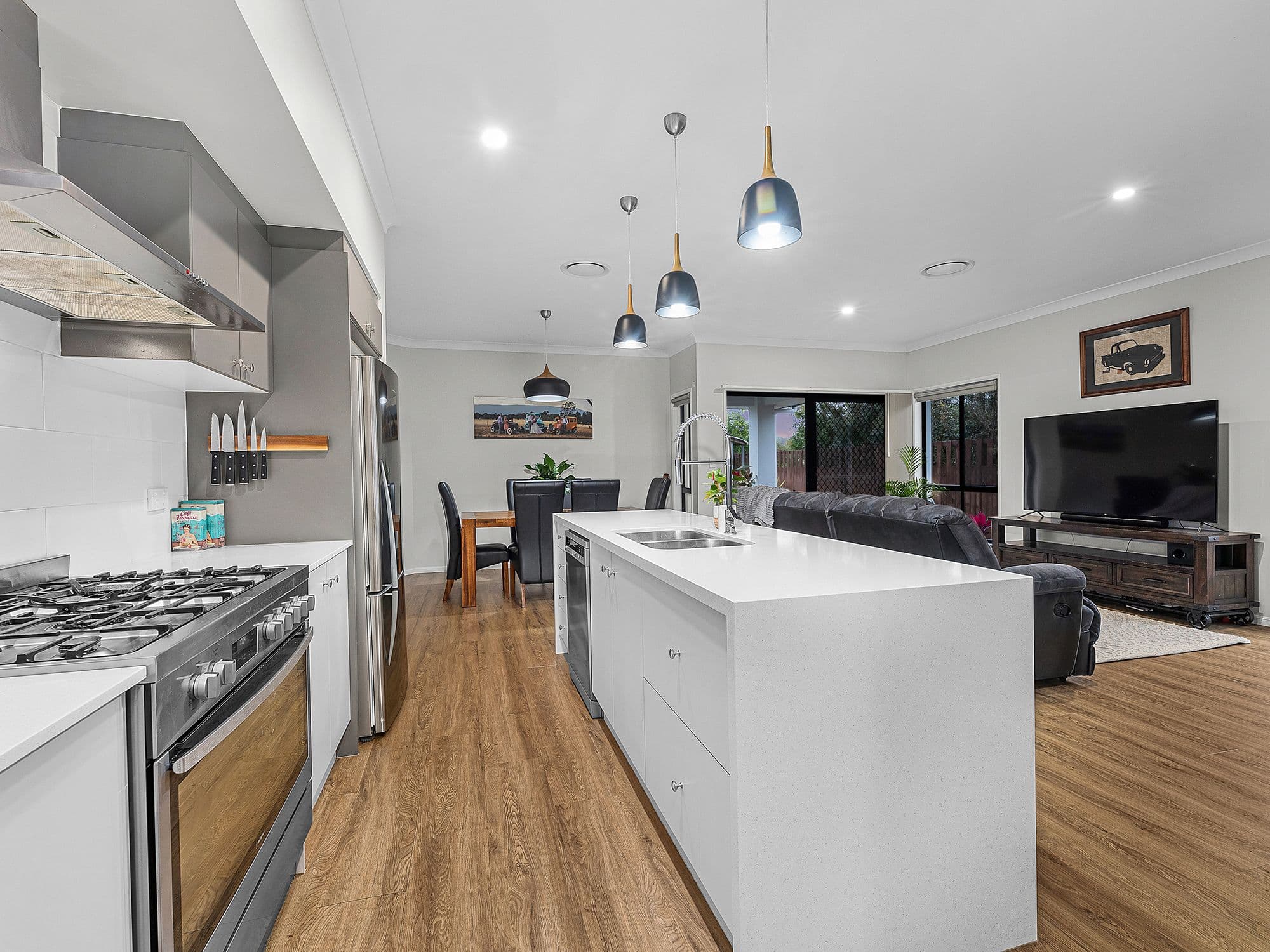 27 Freedom Crescent, South Ripley QLD 4306, South Ripley - Thumbnail 2