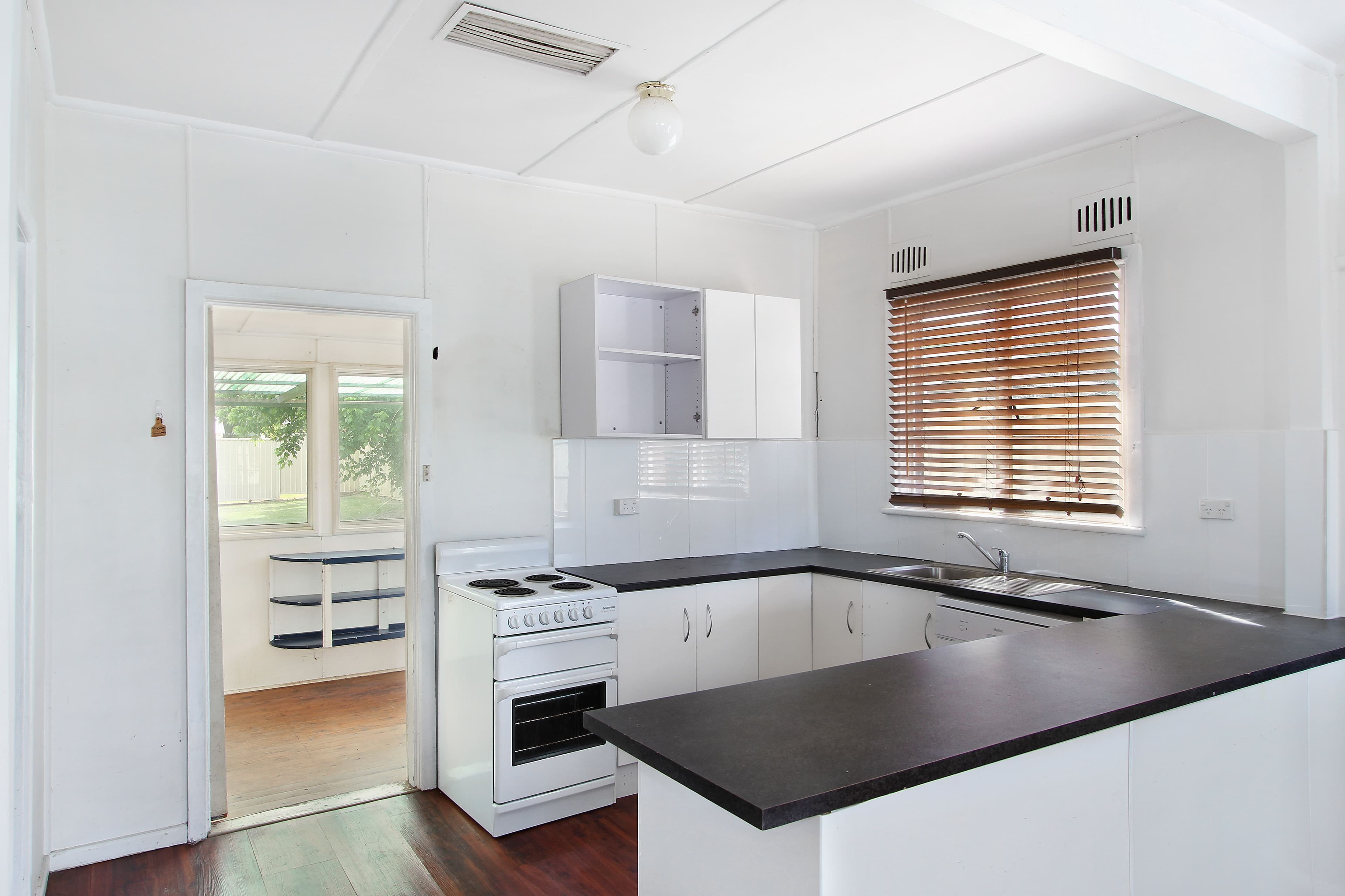 2 Rawson Avenue, North Tamworth - Thumbnail 4