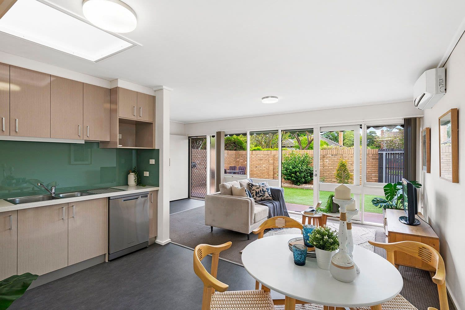 8-10 Stuart Avenue, Cheltenham VIC 3192, Cheltenham - Thumbnail 3