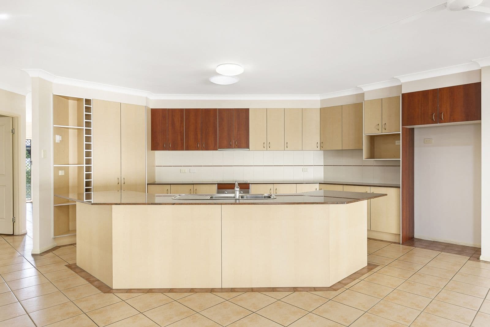 77 Highcrest Circuit, Molendinar QLD 4214, Molendinar - Thumbnail 3