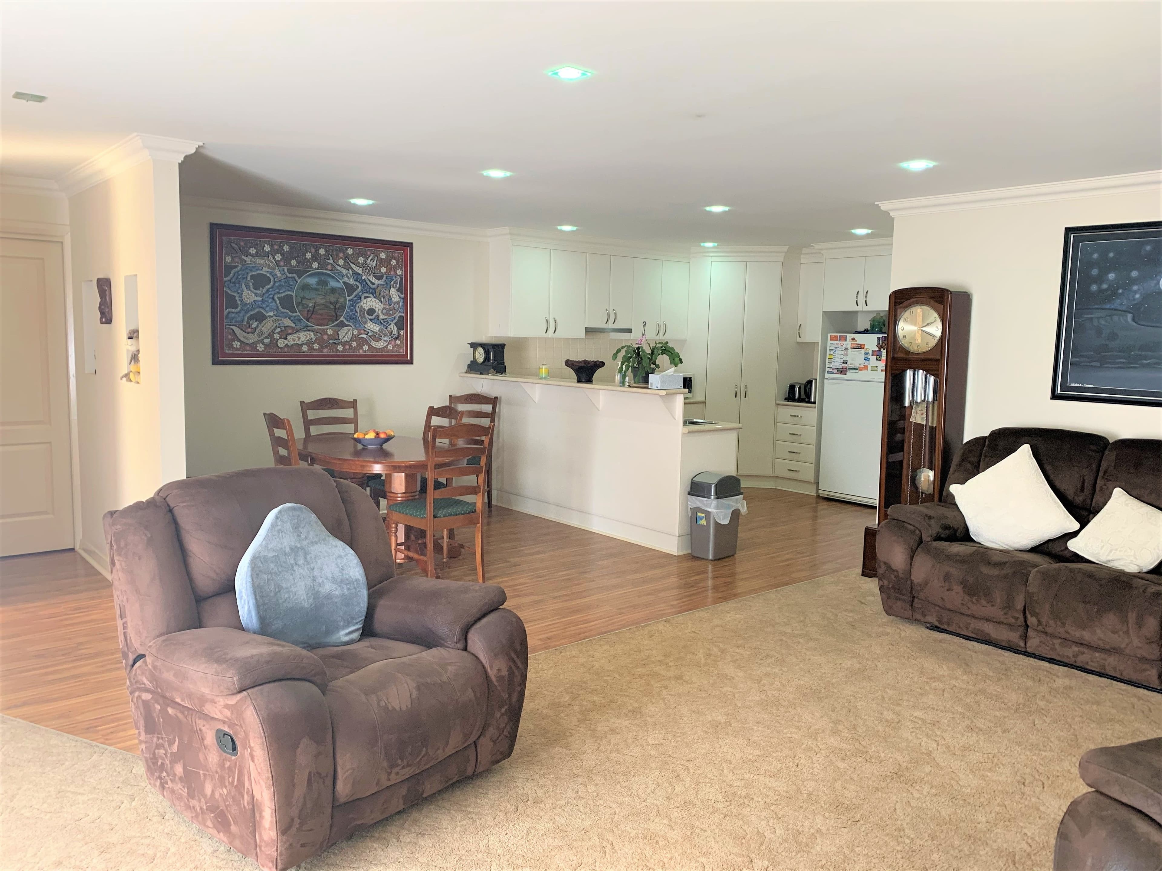 10 Edwards Street, Young NSW 2594, Young - Thumbnail 2