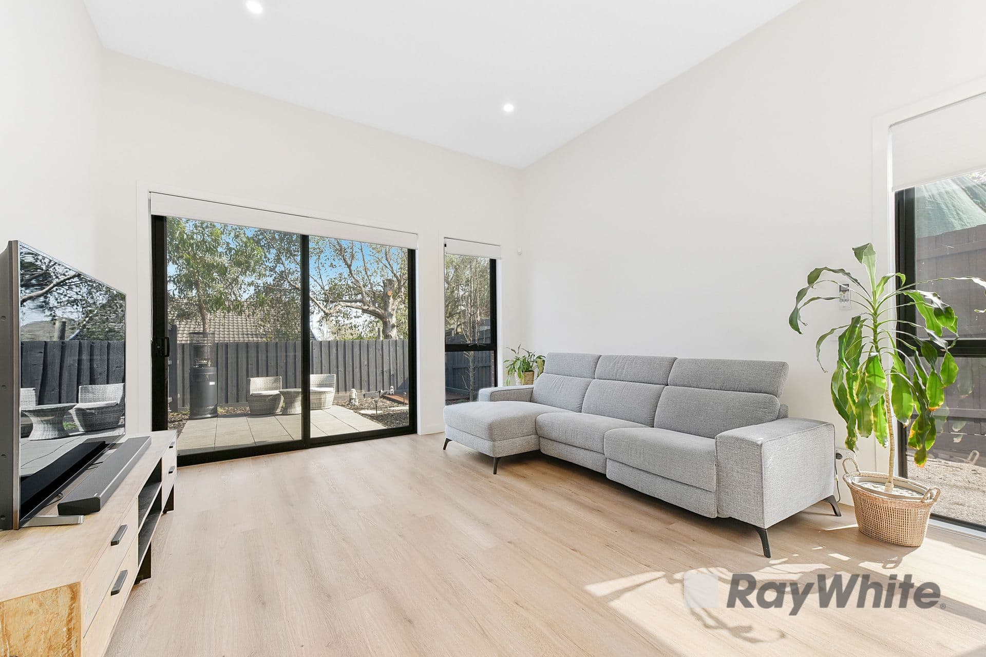 64 Langhorne Street, Dandenong VIC 3175, Dandenong - Thumbnail 2