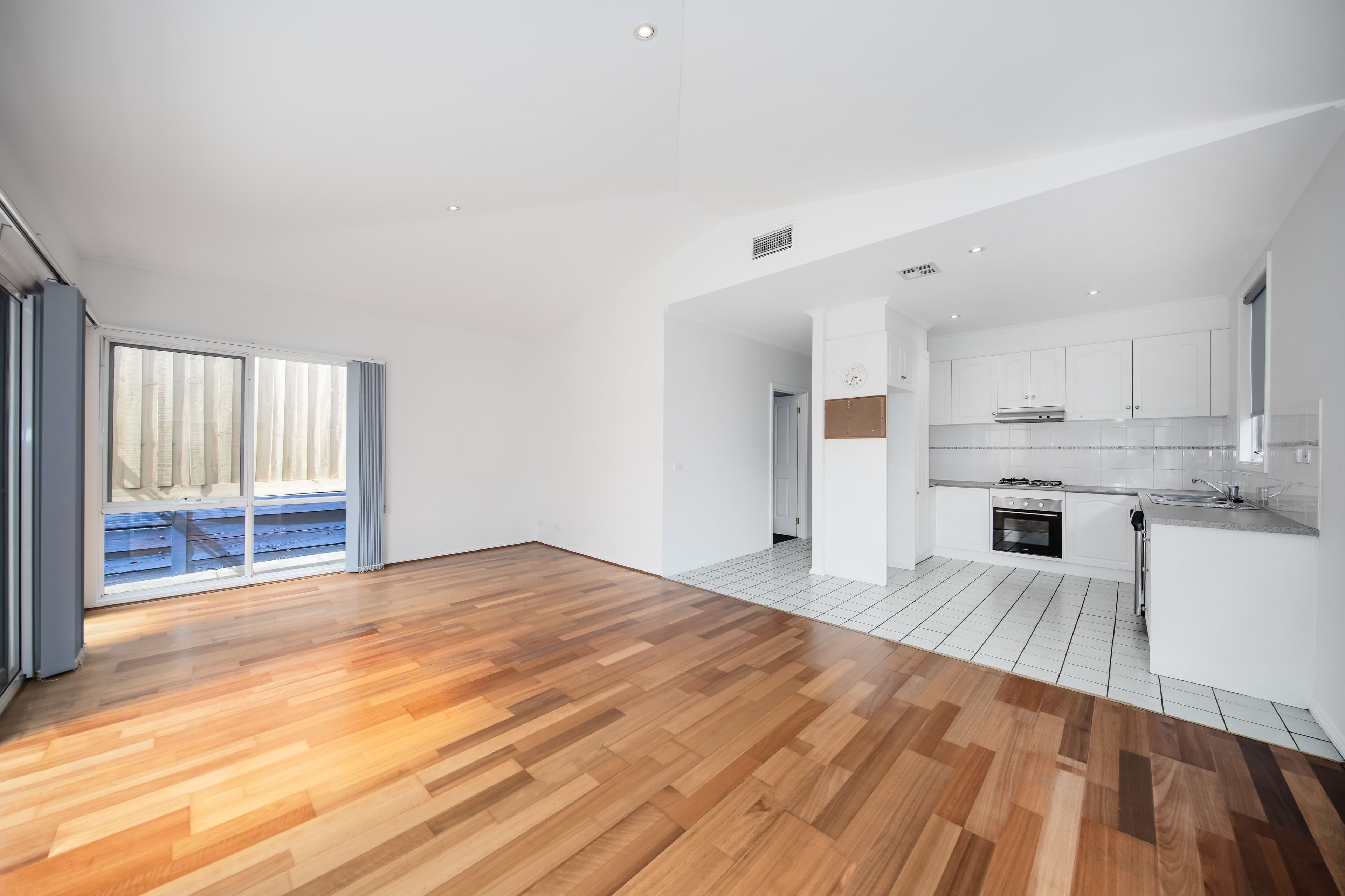 5 Sunbrook Court, Sunbury VIC 3429, Sunbury - Thumbnail 2