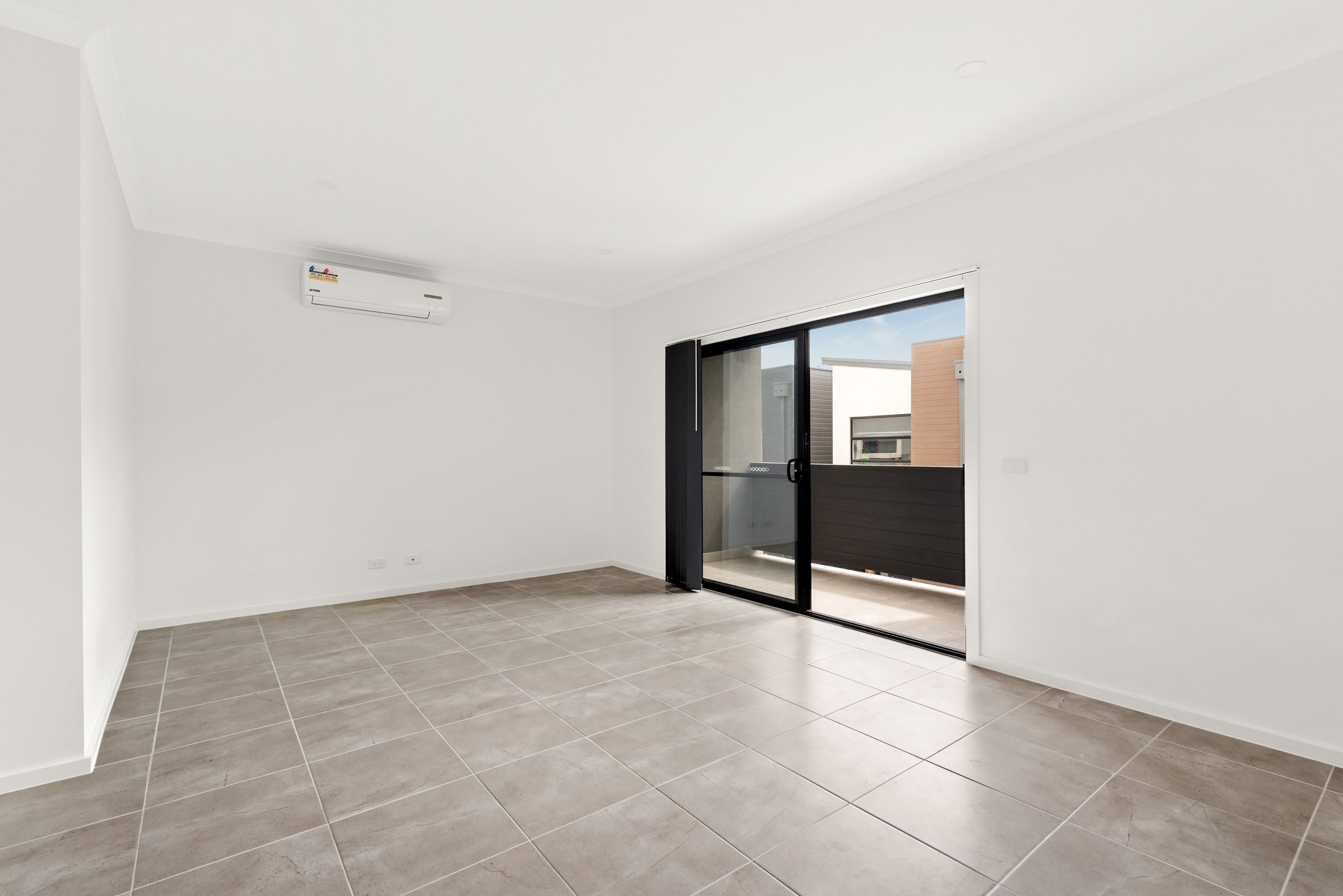 8 Nugget Way, Cranbourne East VIC 3977, Cranbourne East - Thumbnail 5
