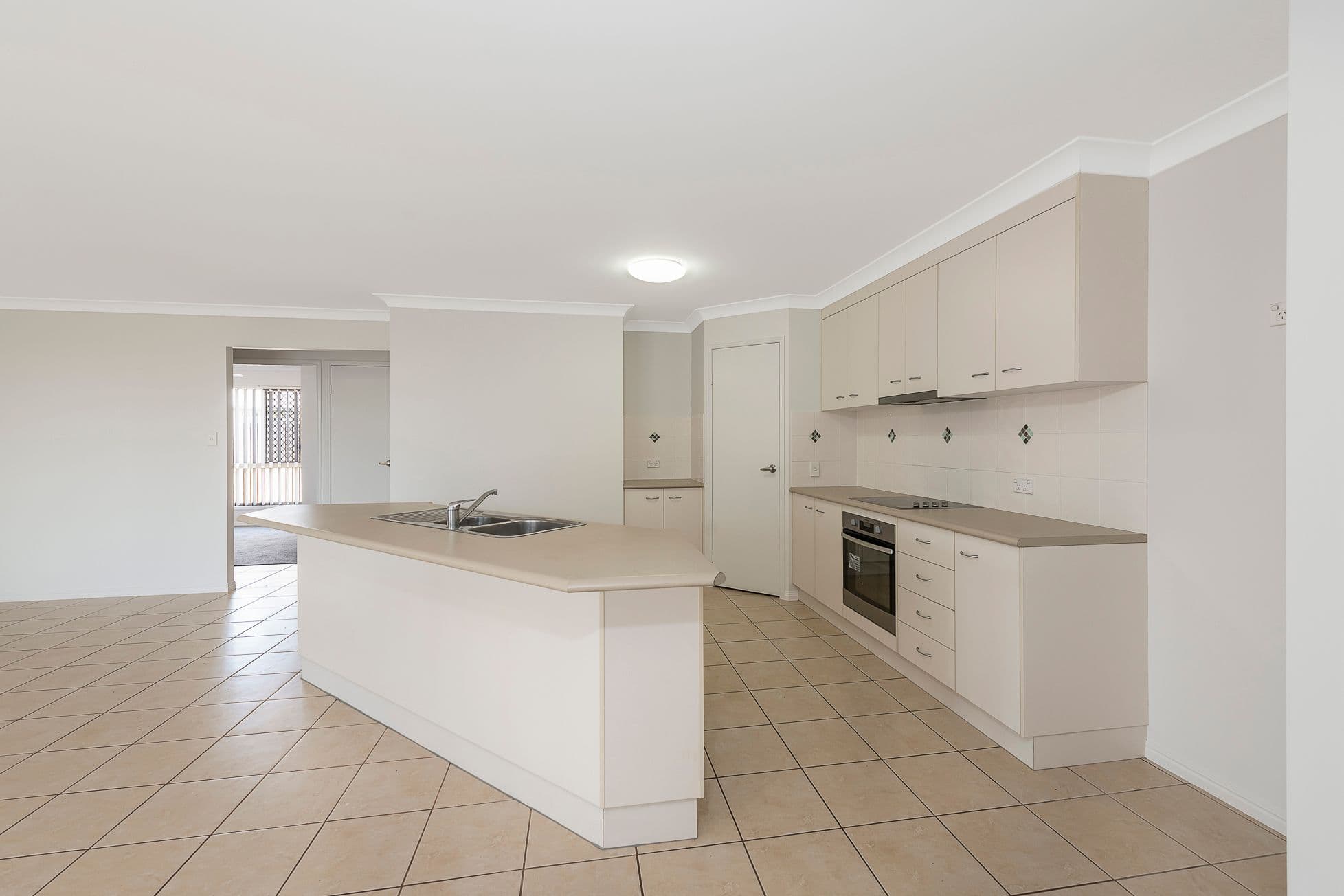 9 Leon Place, Coral Cove QLD 4670, Coral Cove - Thumbnail 4