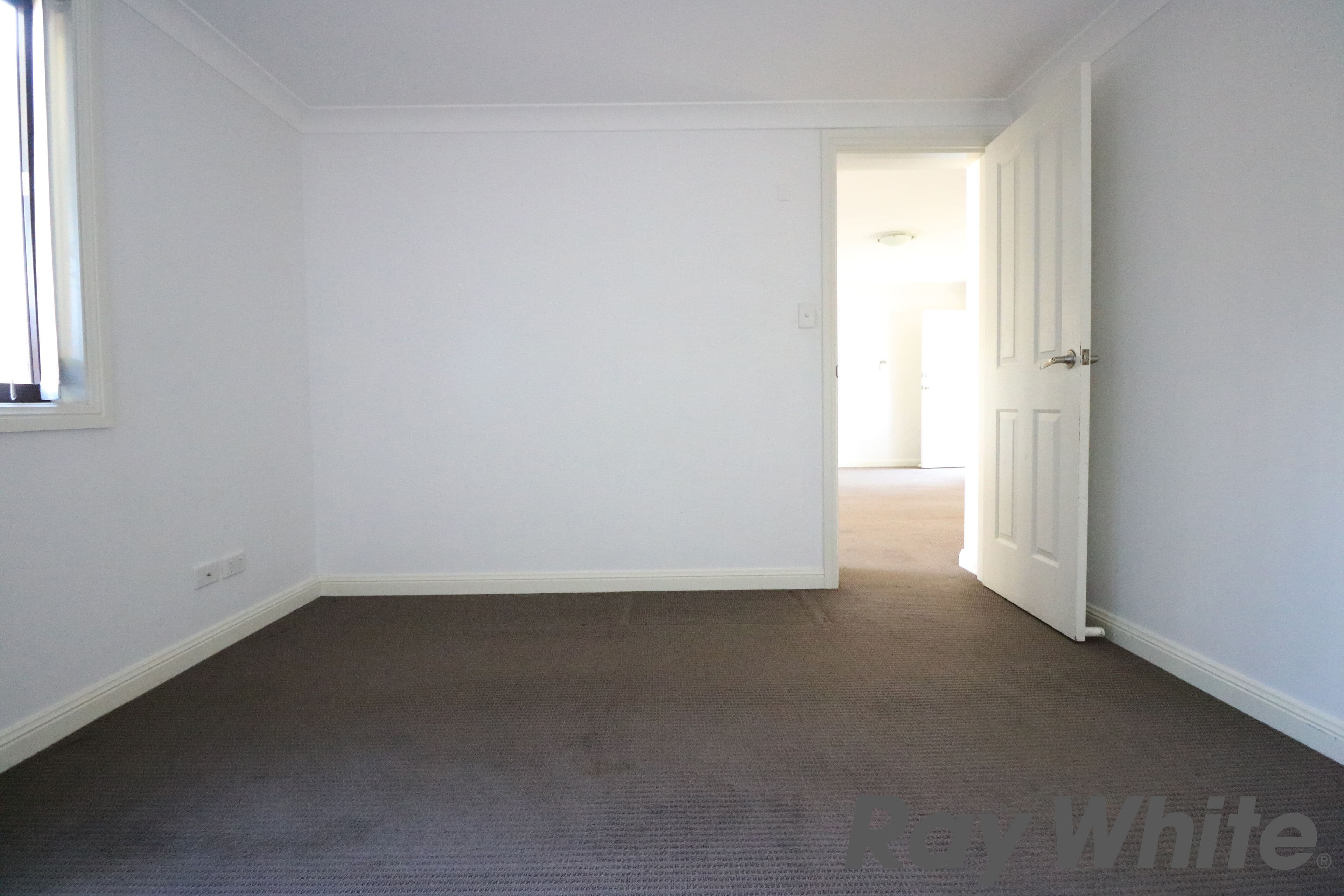 50 Chadwick Crescent, Fairfield West - Thumbnail 4