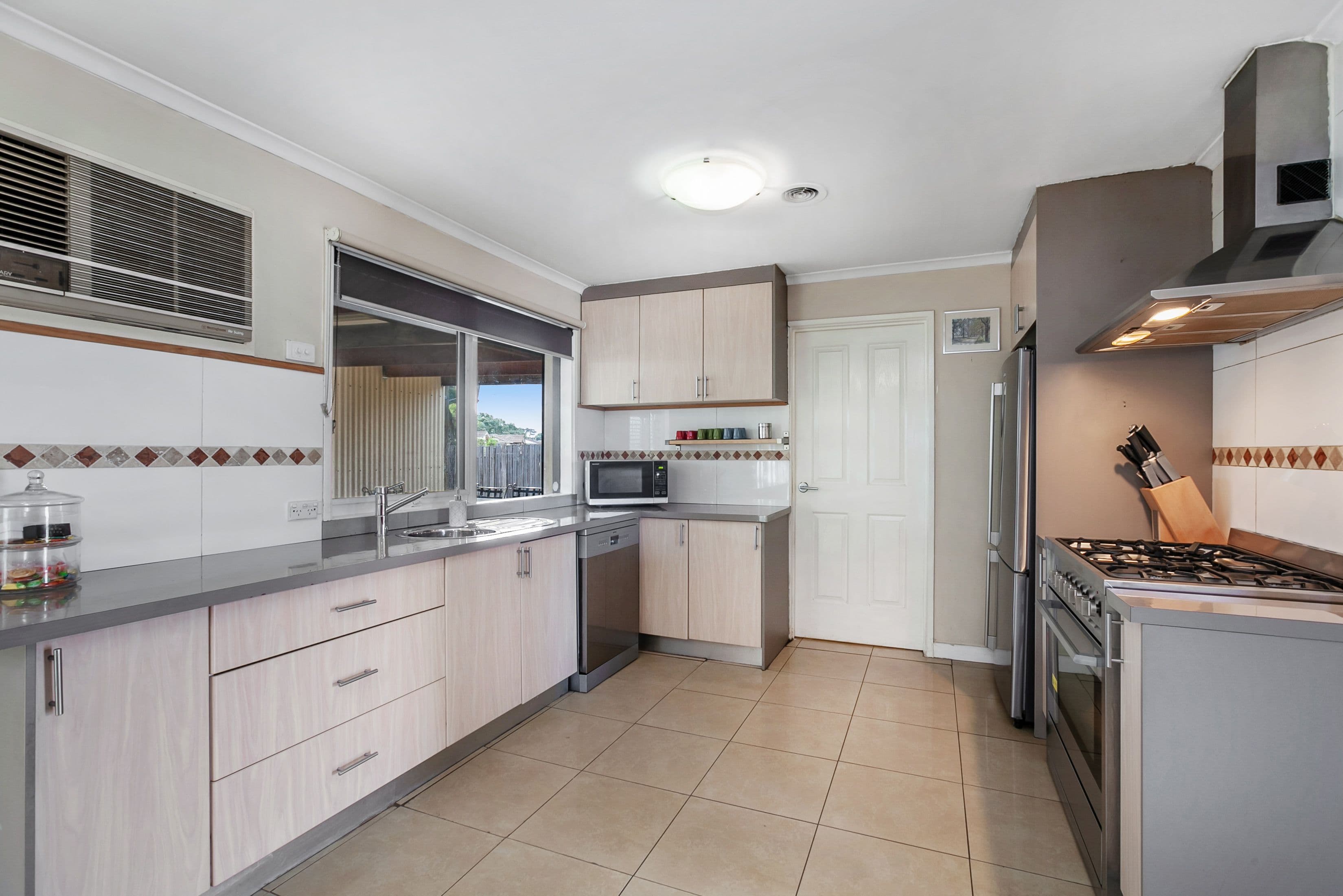 1 Epsom Avenue, Epping VIC 3076, Epping - Thumbnail 2