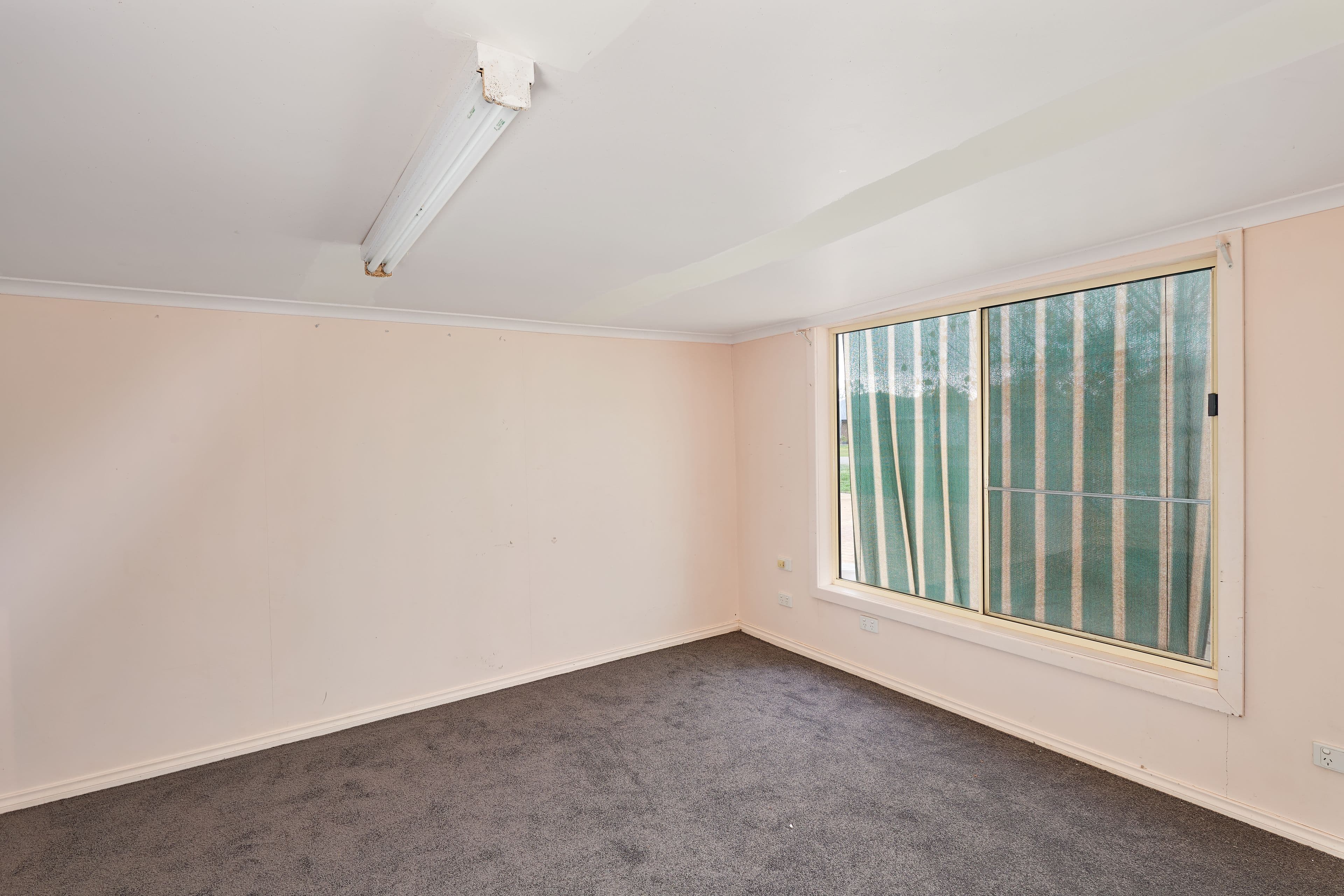 94 Iverach Street, Coolamon NSW 2701, Coolamon - Thumbnail 4