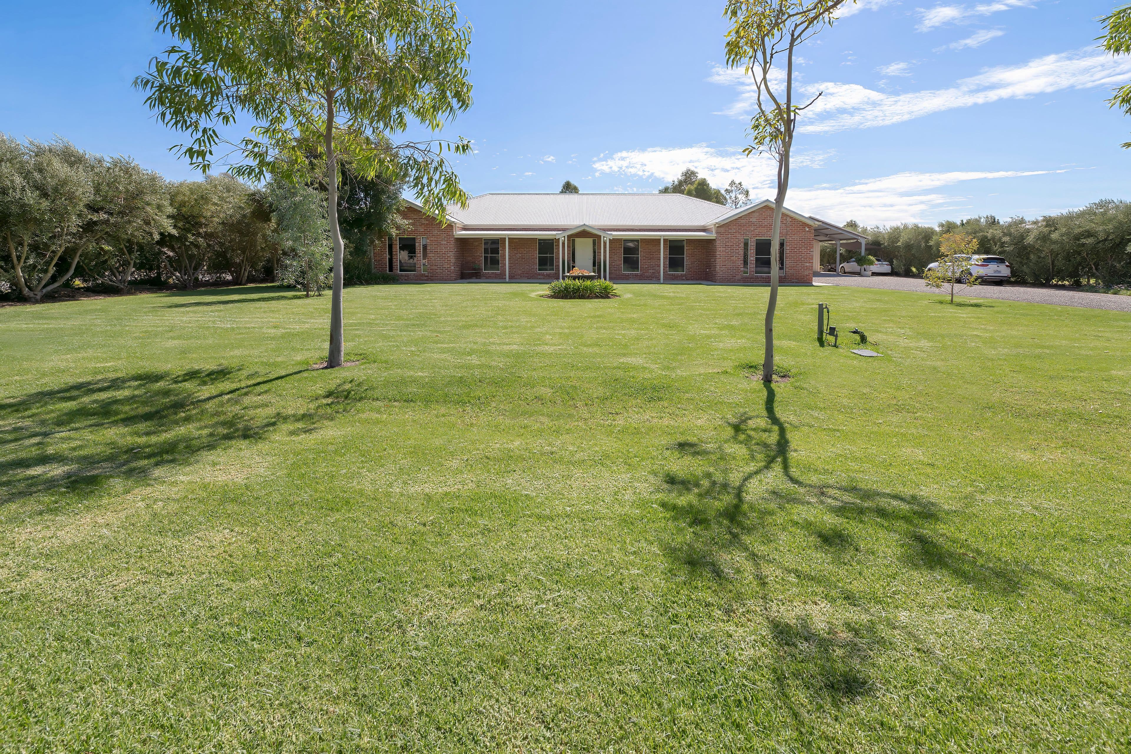 6 Hocking Drive, Swan Hill VIC 3585, Swan Hill - Thumbnail 2